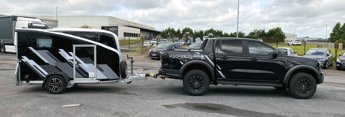 Adhésif découpé sur remorque