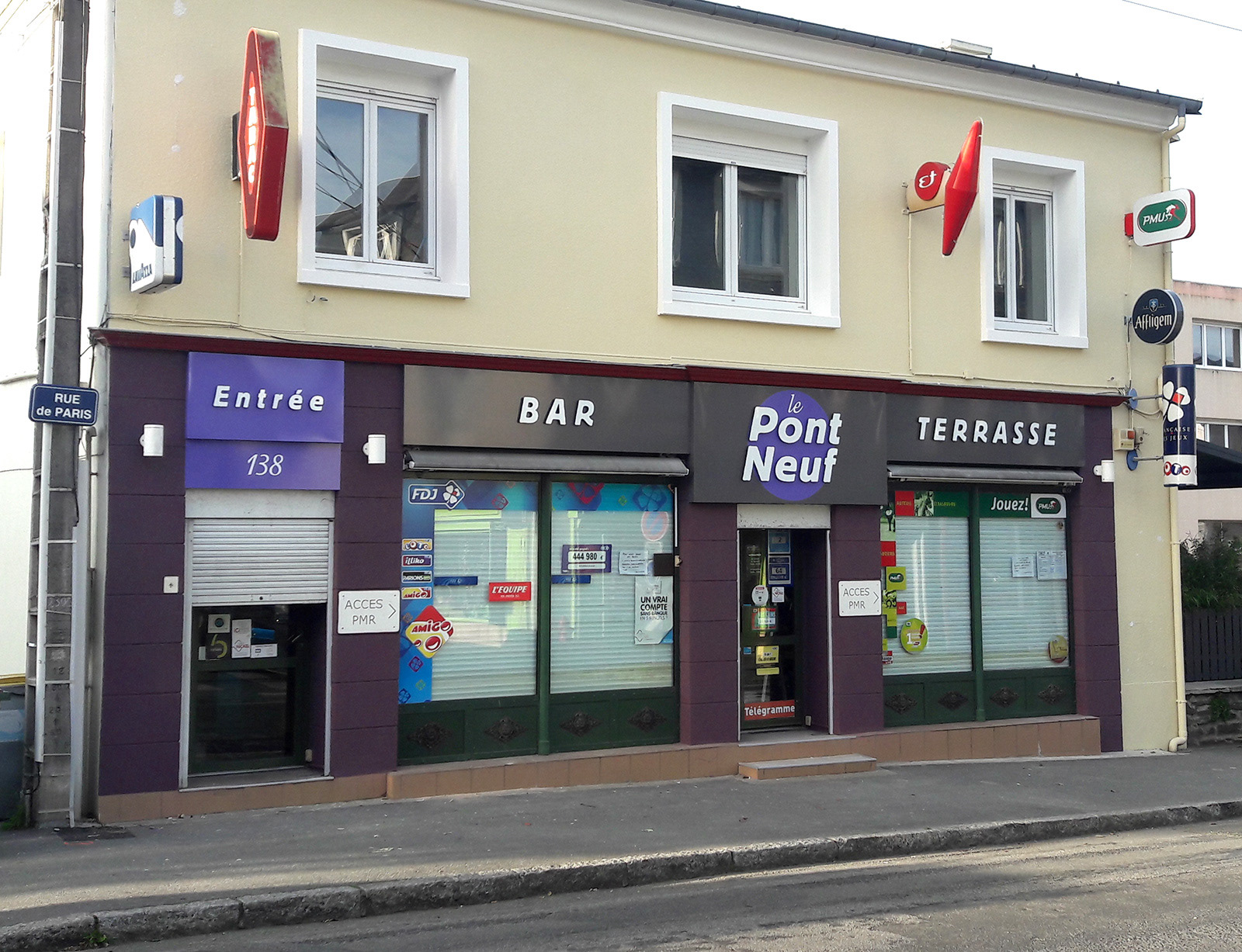 Nouveaux capotages avec lettres découpées en relief