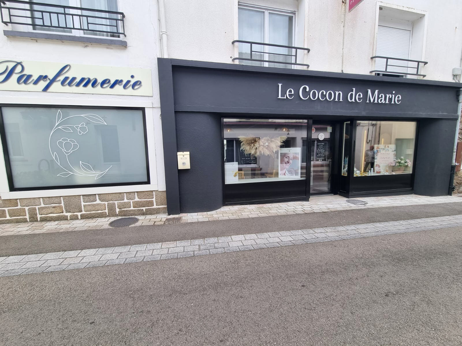 Lettres découpées + vitrophanies