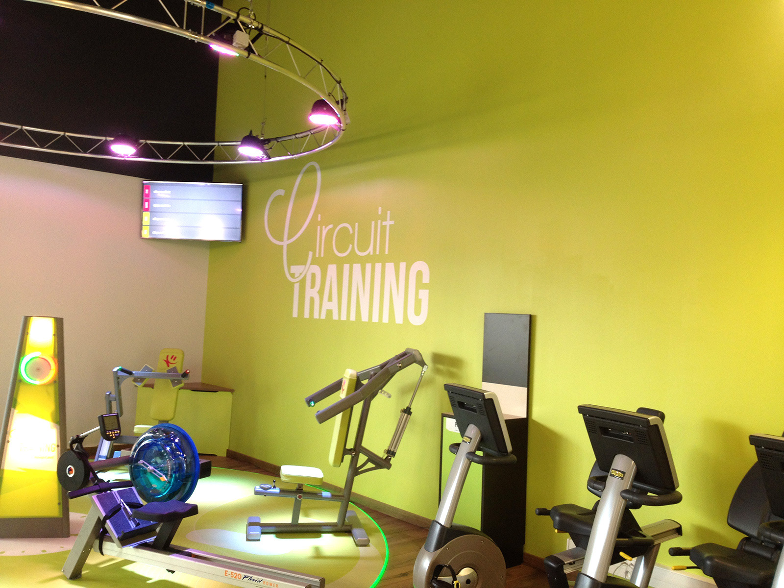 Texte adhésif sur mur