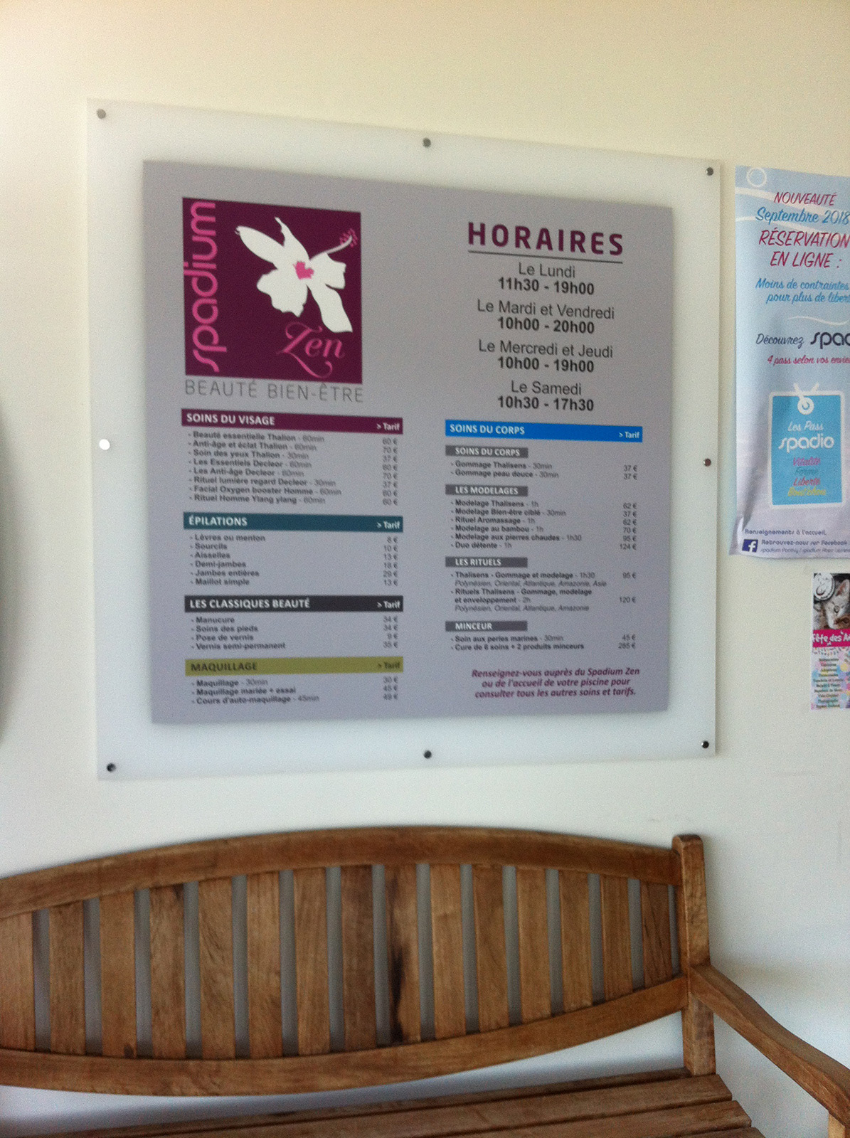 Panneau informatif en plexiglas