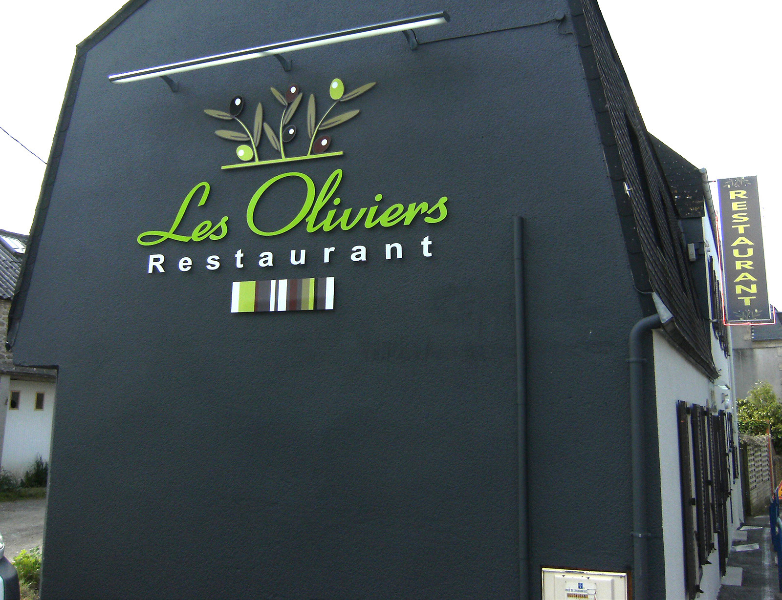 Logo et lettres découpés
