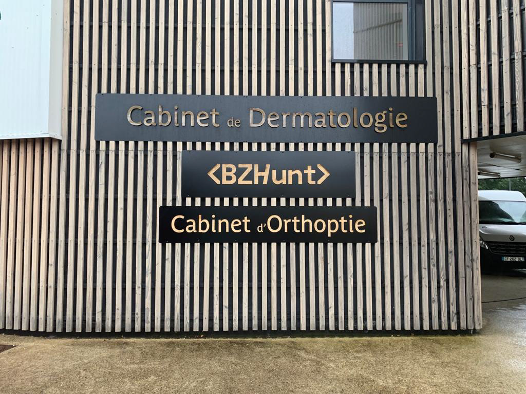 Lettres texture bois sur bandeaux