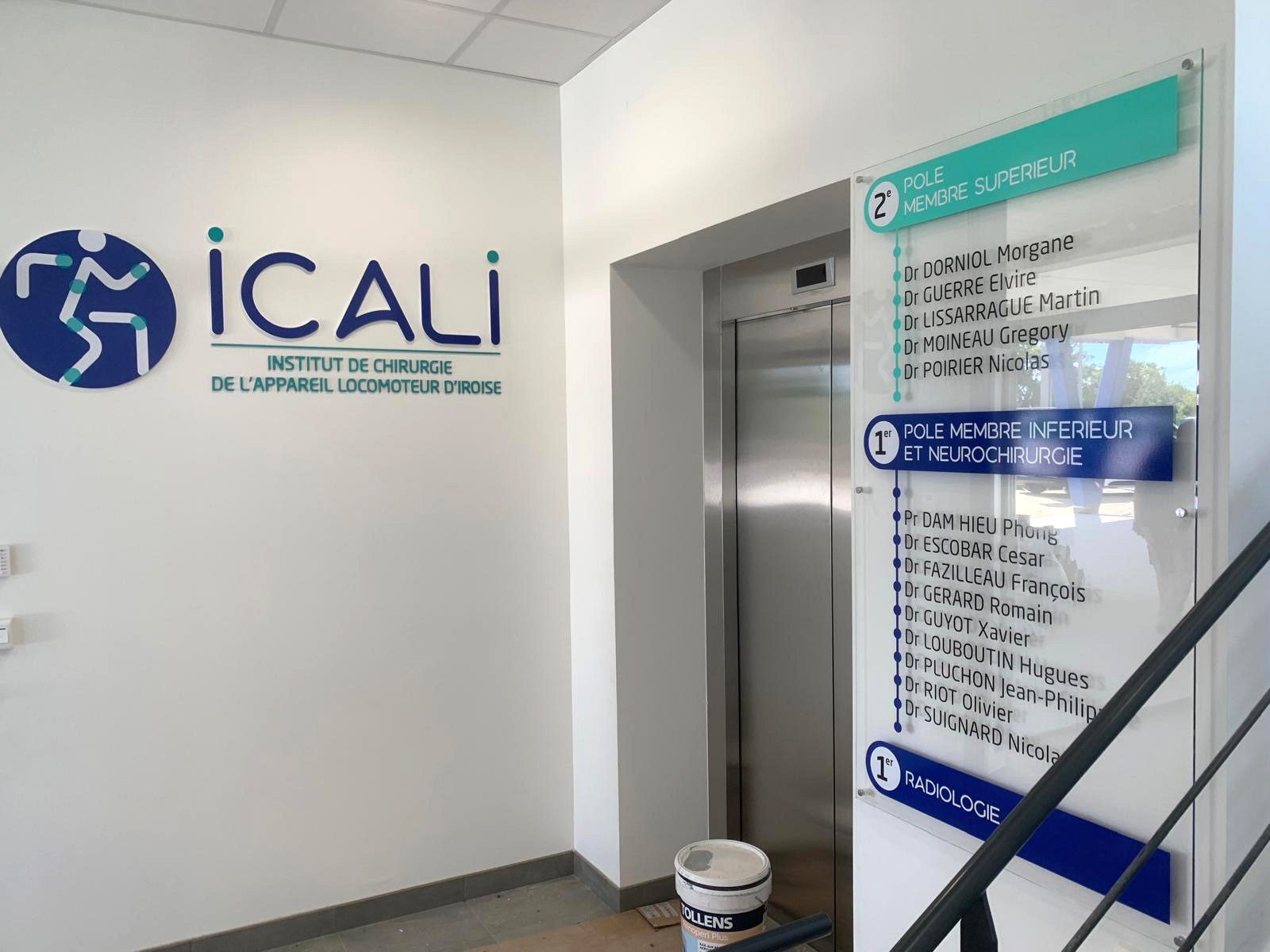 Logo et panneau en PMMA