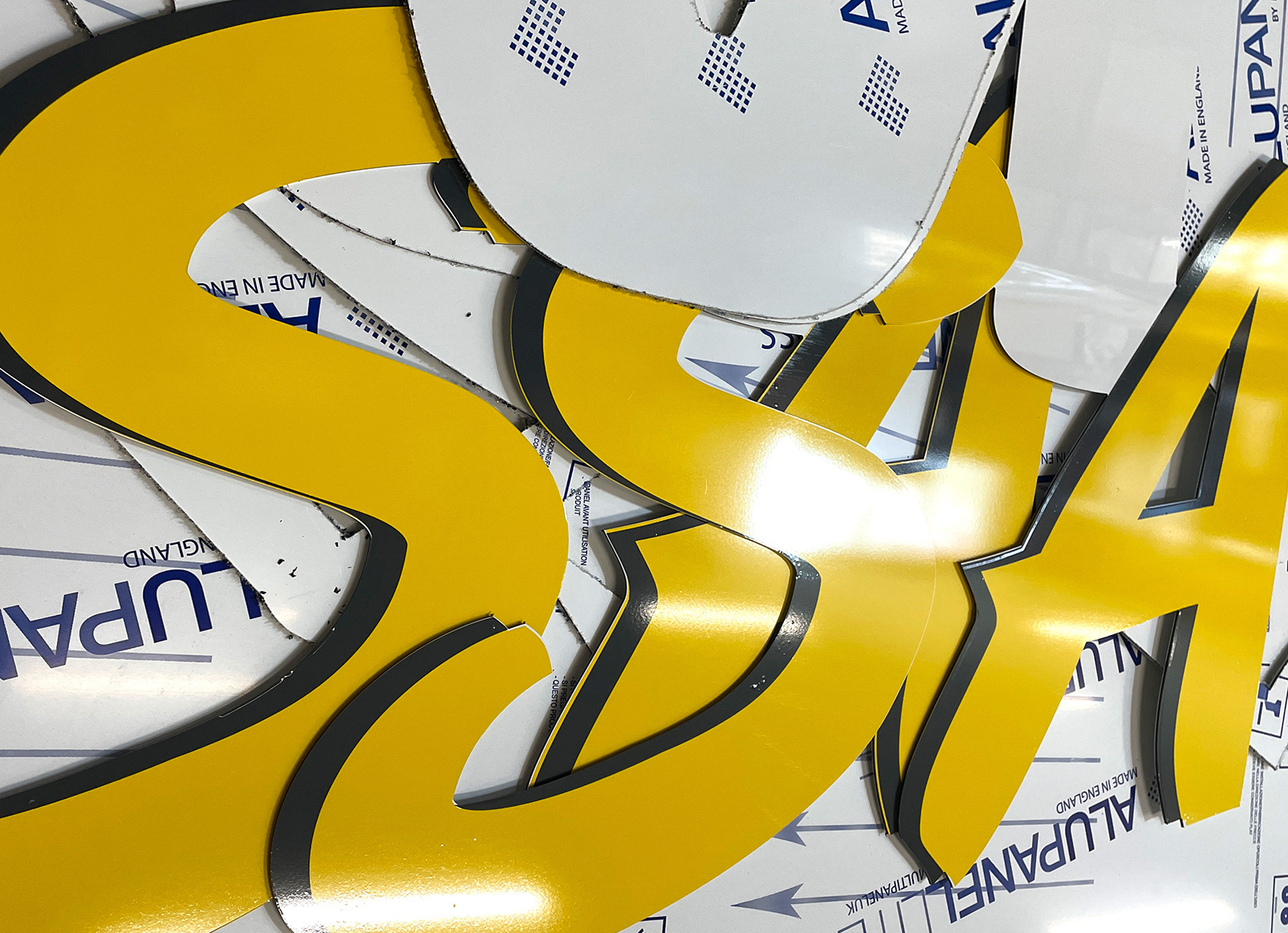 Lettres découpées en alu composite