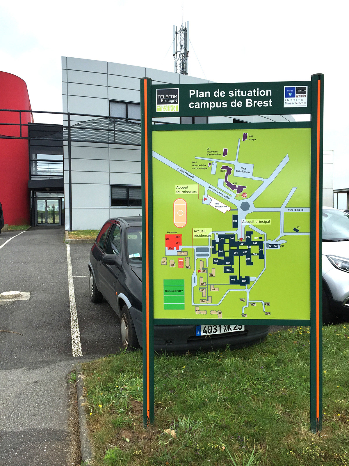 Panneau d'information bi-mât