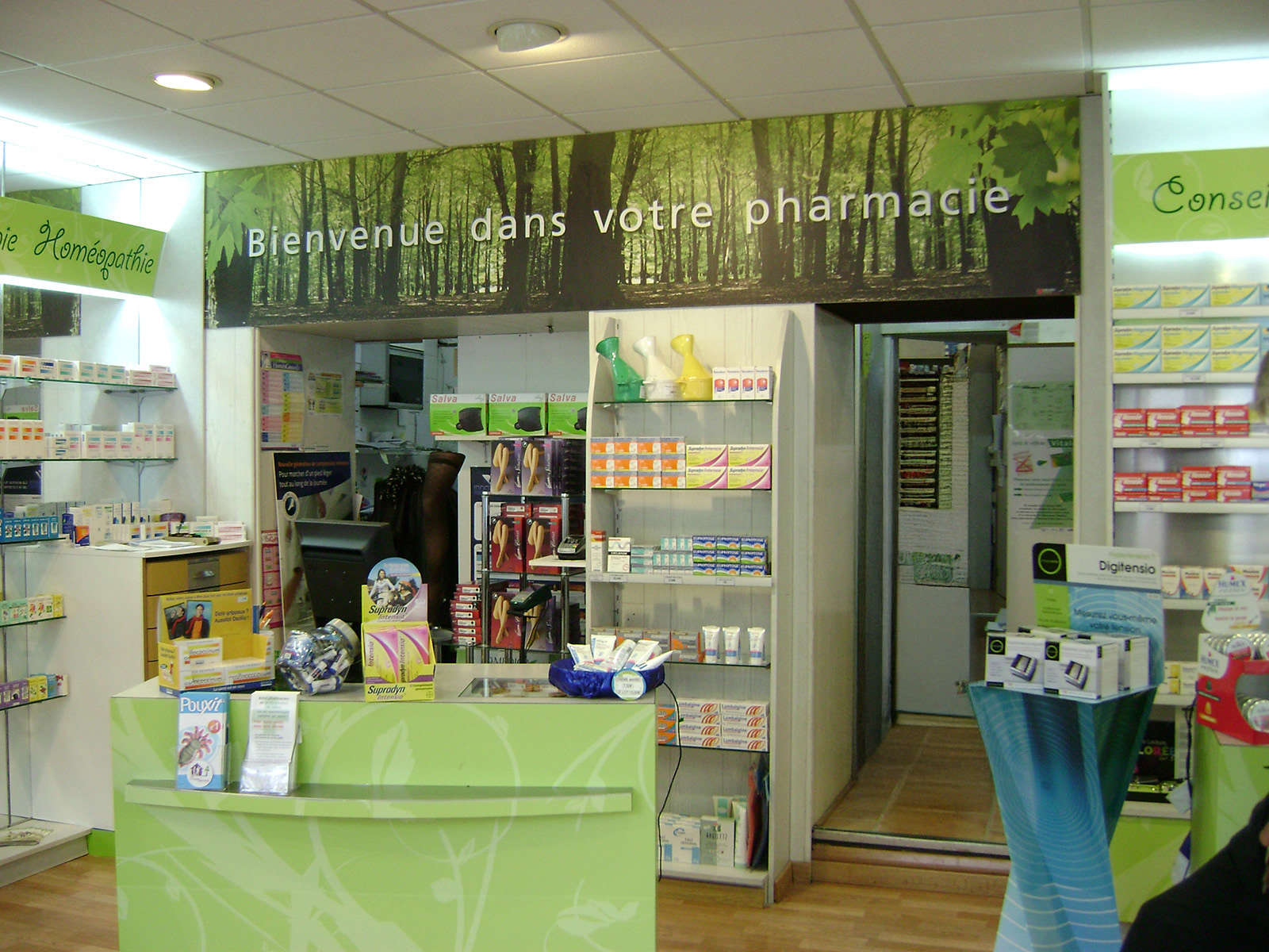 Habillage meubles avec éléments imprimés et découpés en adhésif