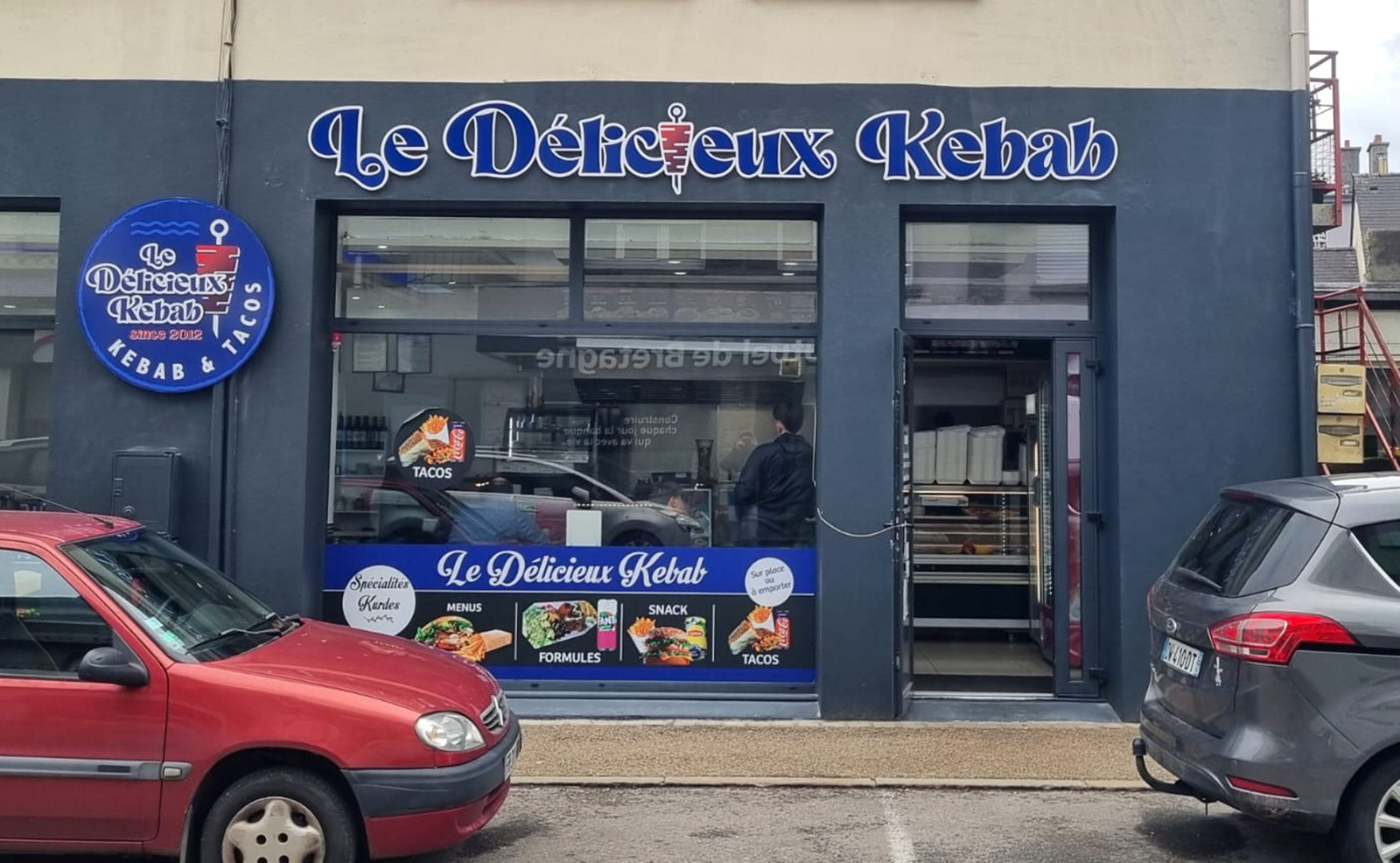 Lettres découpées + panneau + vitrophanies