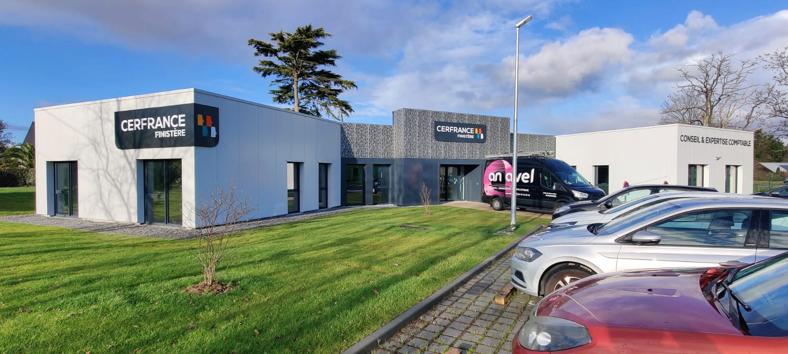 Caissons + lettres découpées