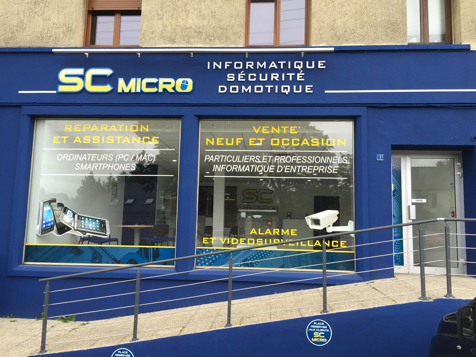Lettres découpées + vitrophanies