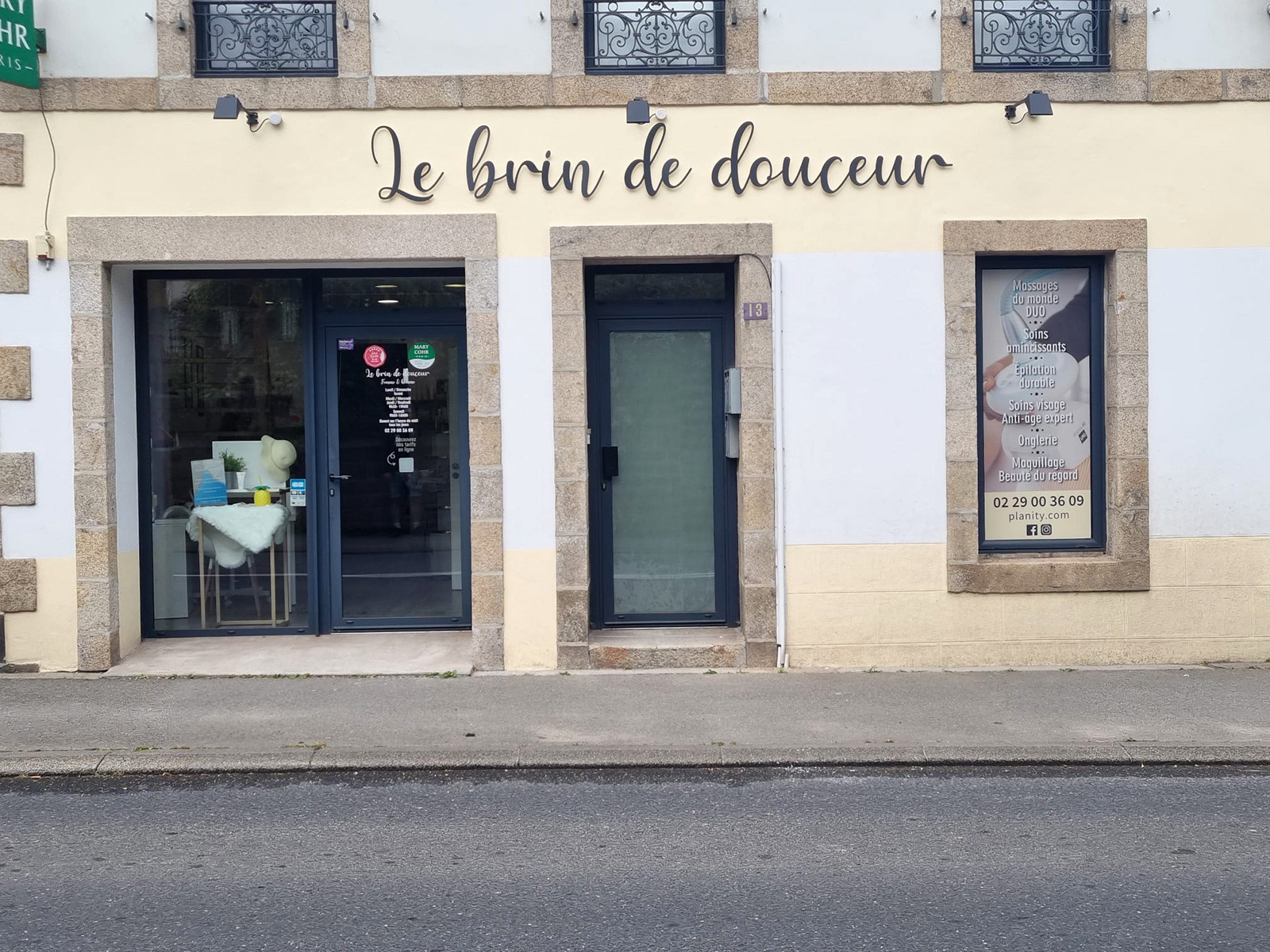 Lettres découpées + vitrophanies