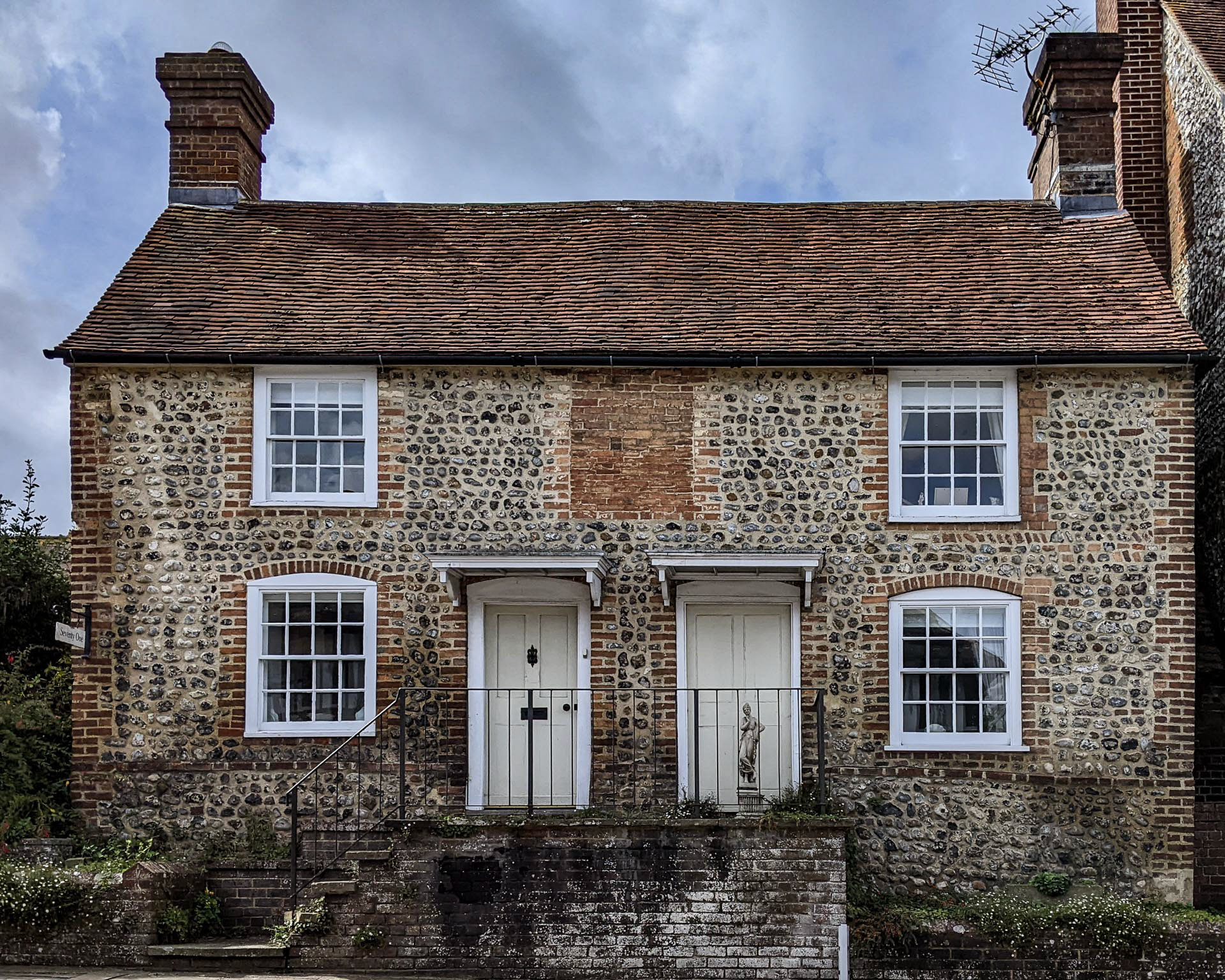 20220908 Almost Symetrical, Steyning