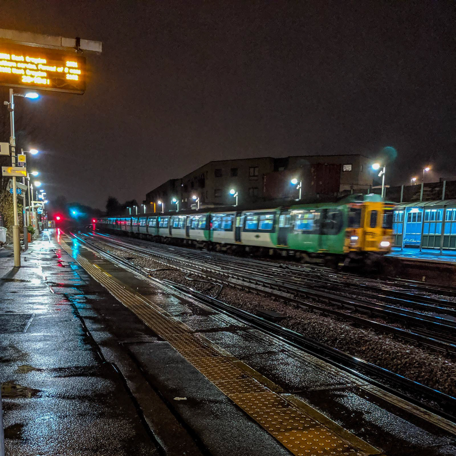 20220406 Night Train