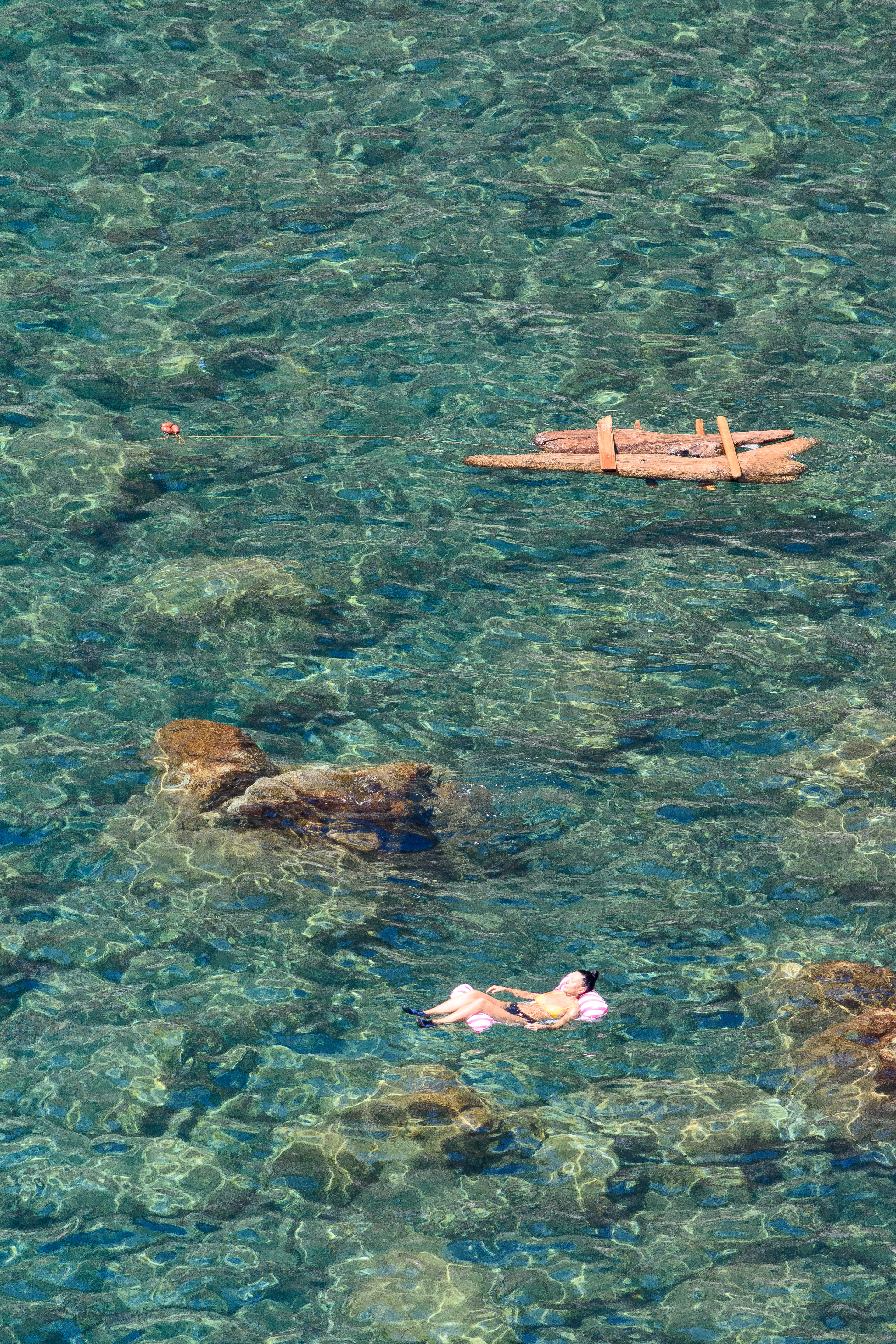 galleggiare @ baia di sorgeto, ischia