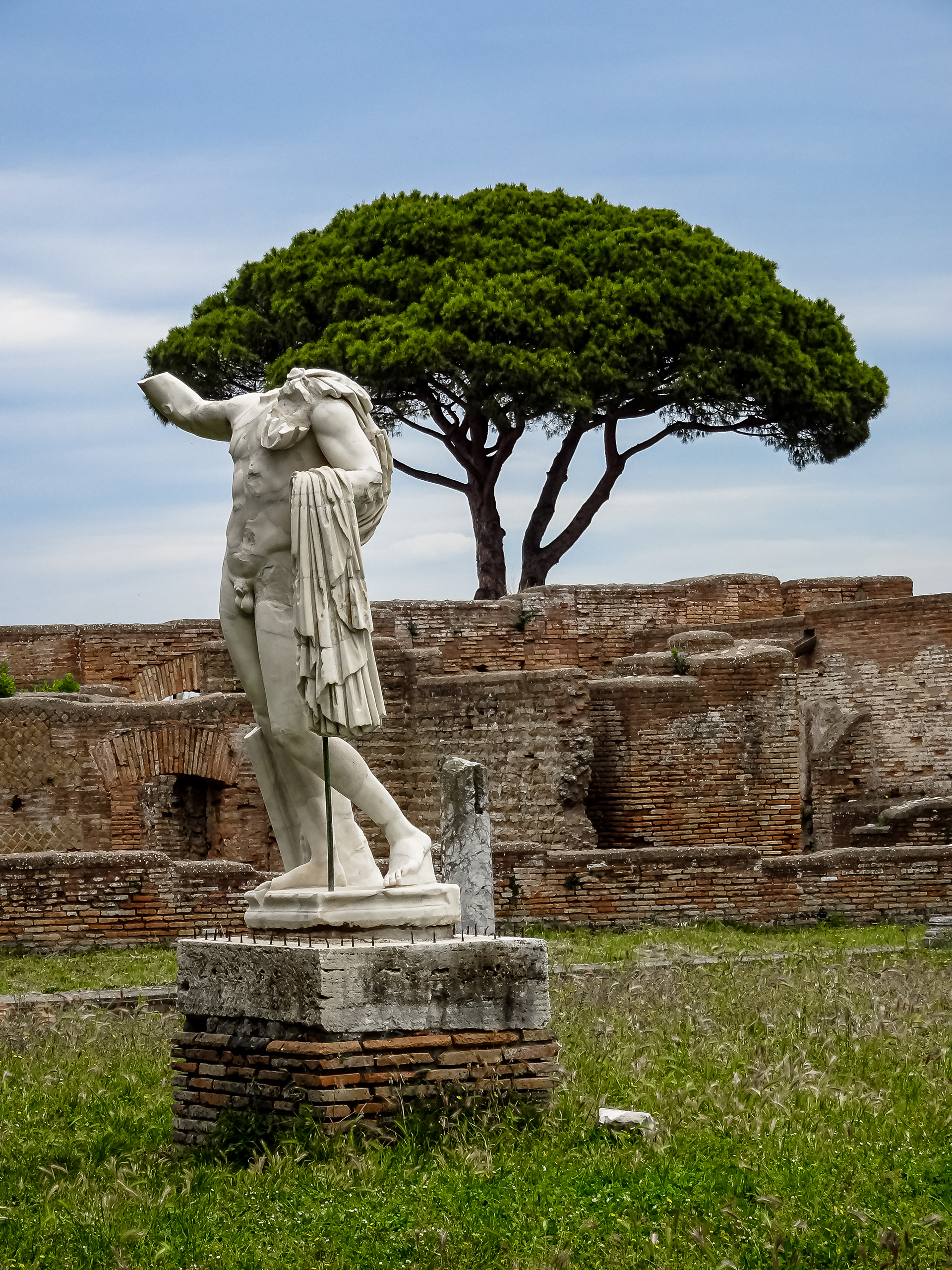 chiome @ via degli augustali, ostia antica