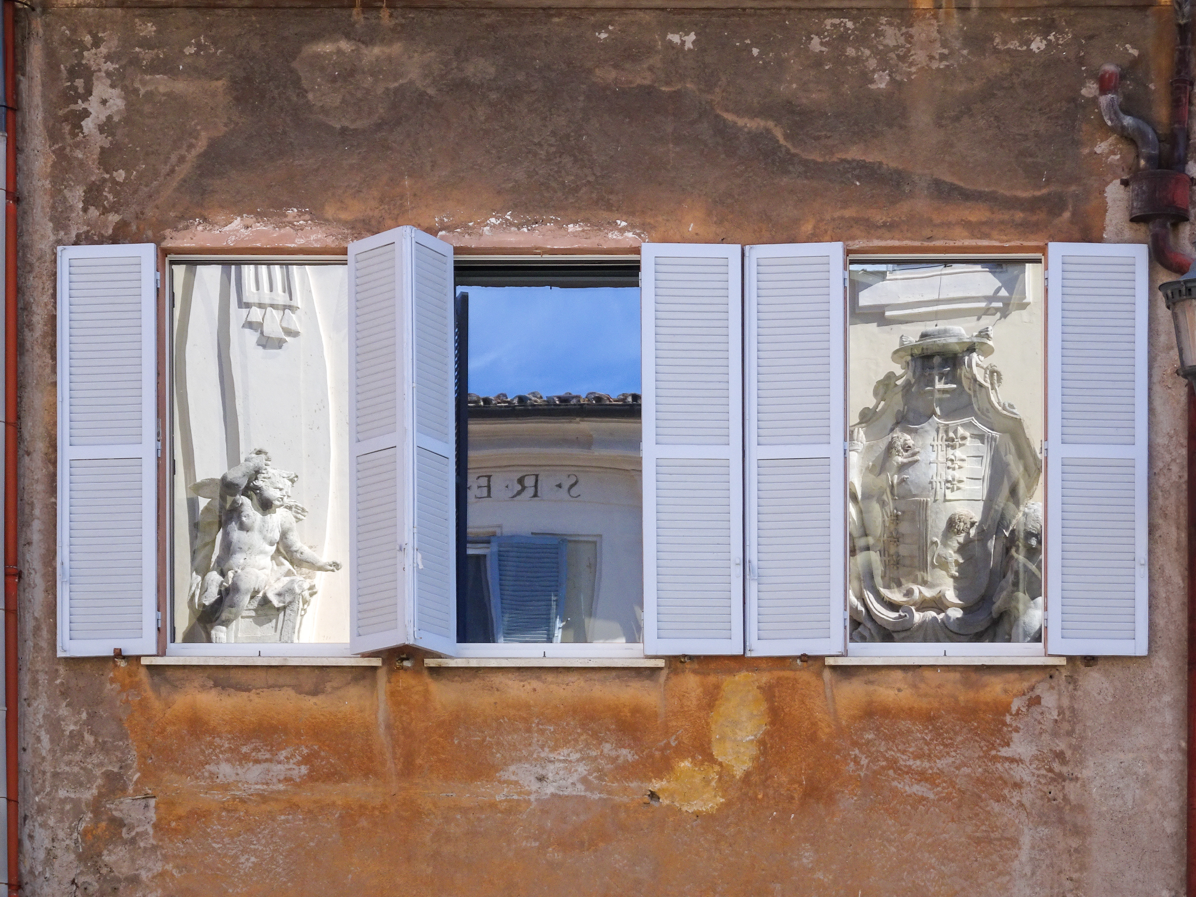 triflessi @ piazza di santa cecilia, roma