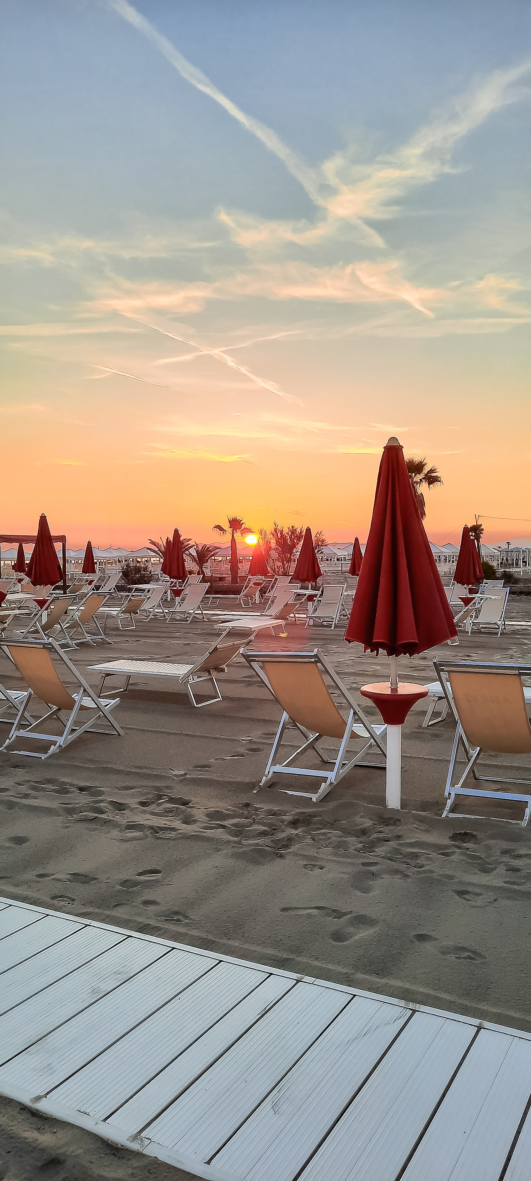chiusi al tramonto @ bagno biondetti, marina di pietrasanta