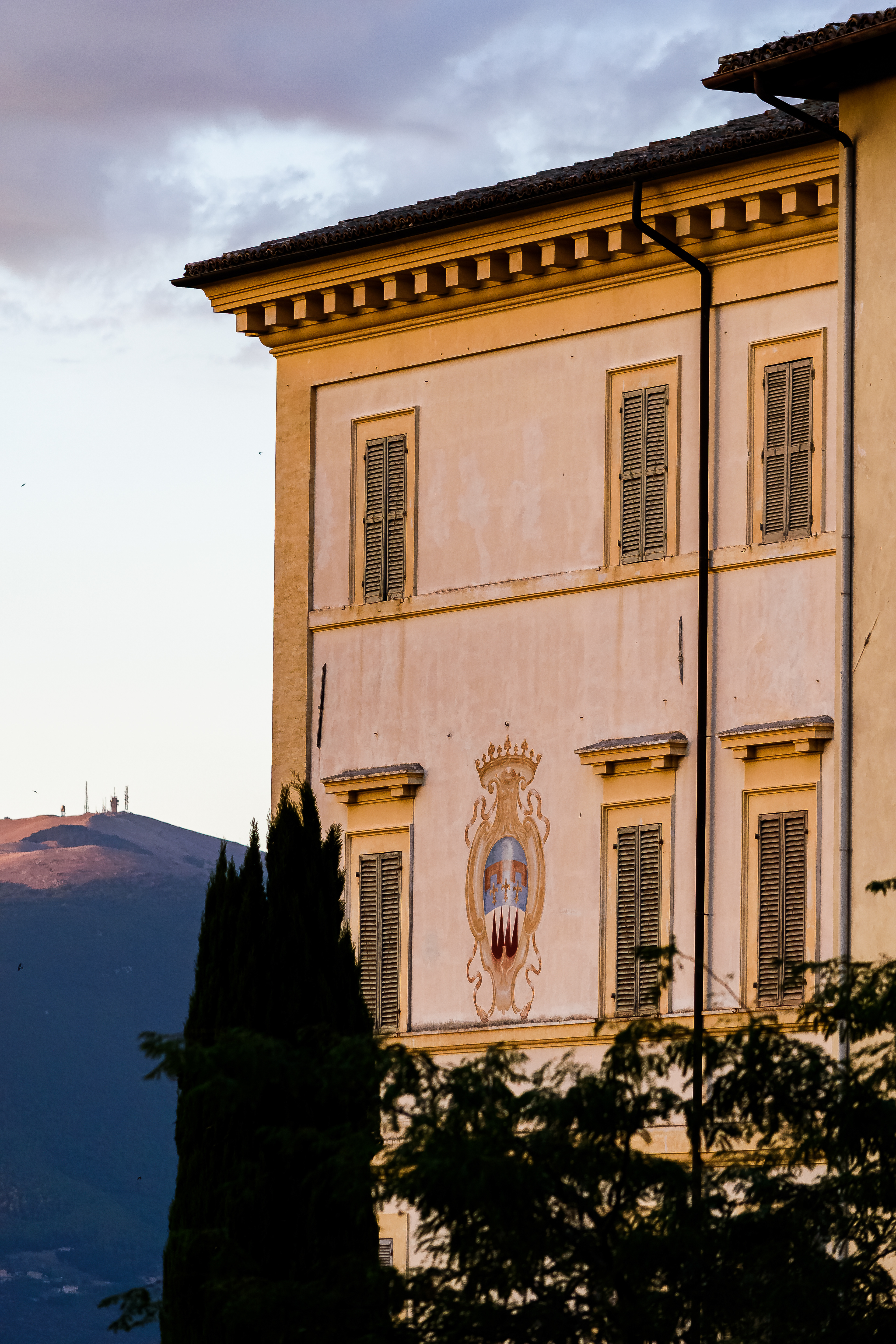 angolo di tramonto @ via ponzianina, spoleto