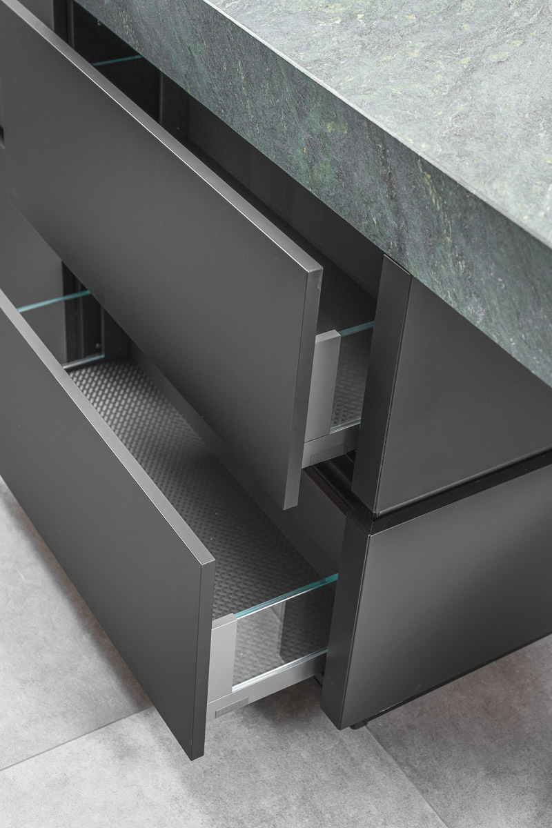 Showroom von Birkl-Inntalkuechen, Detailaufnahme Schubladen