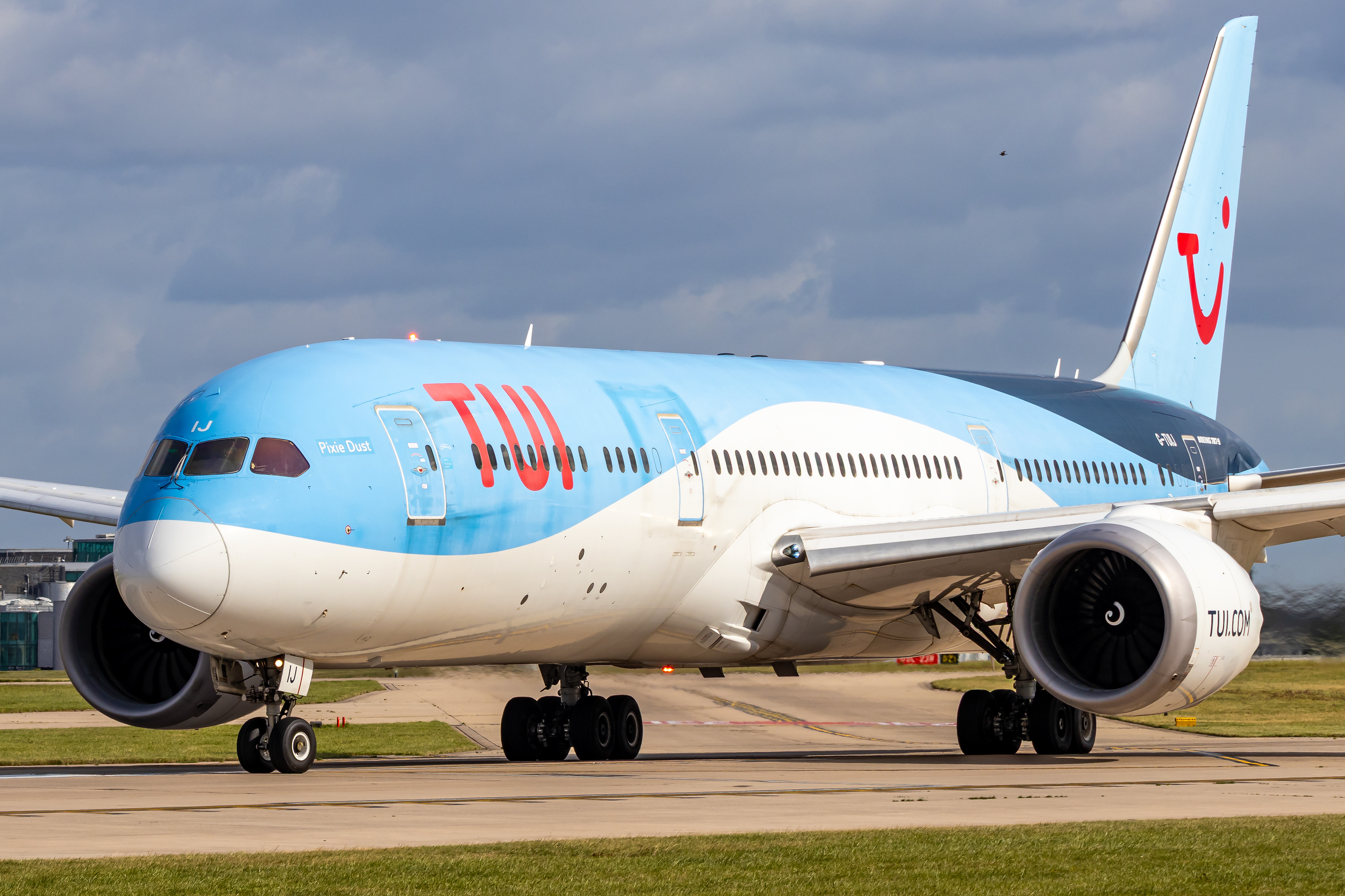 G-TUIJ preparing for departure from Manchester Airport