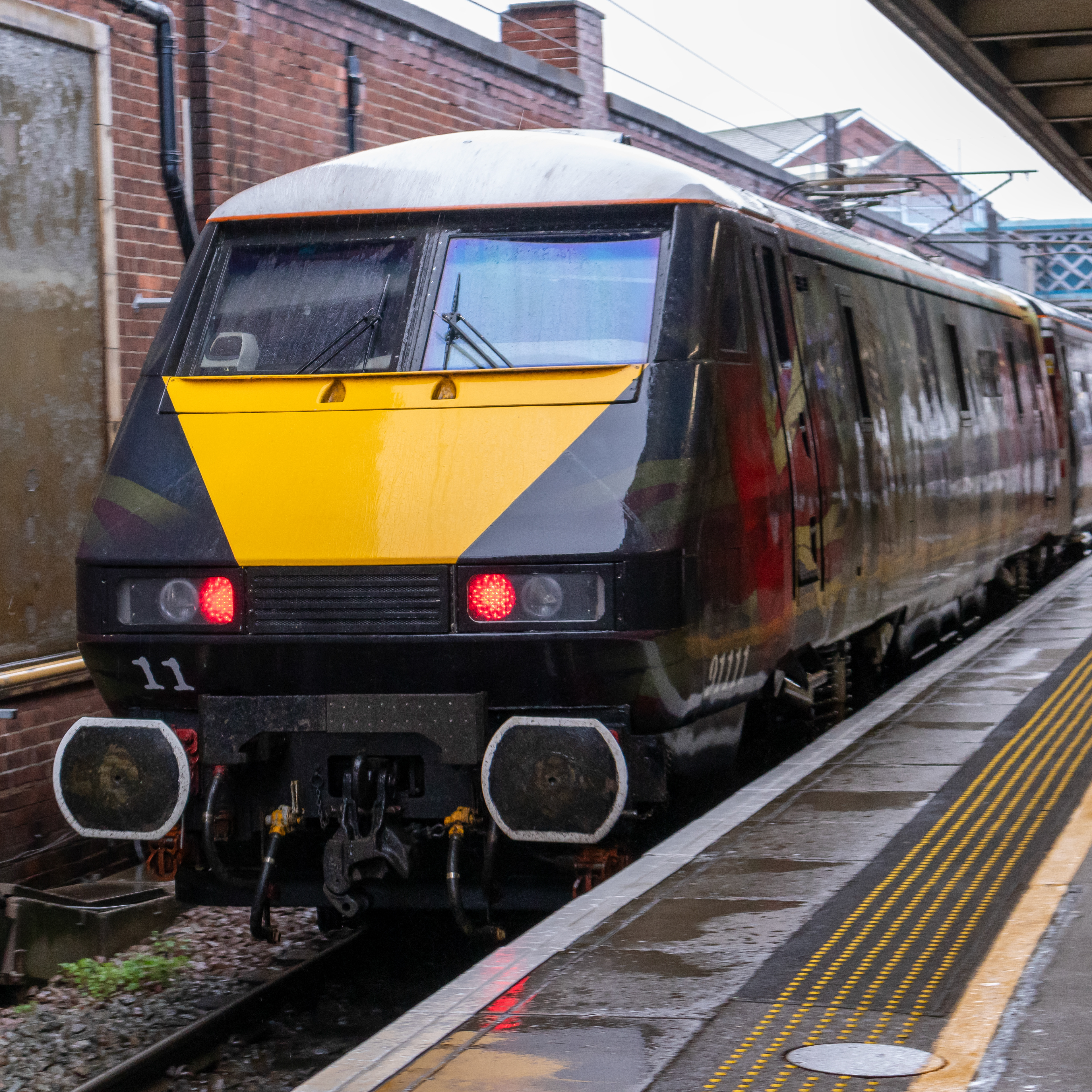 LNER Class 91 heading down to London Kings Cross