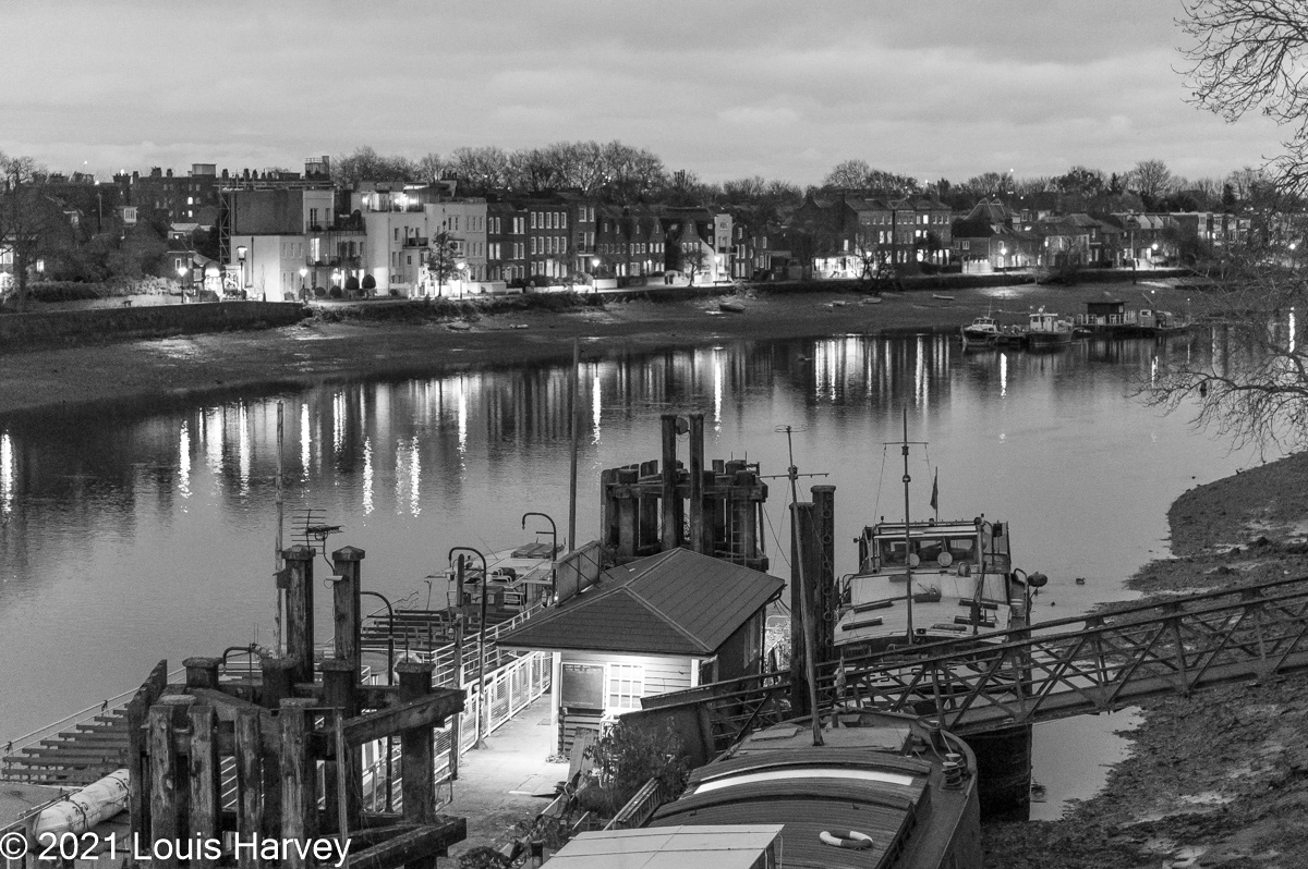 Looking towards Strand-on-the-Green