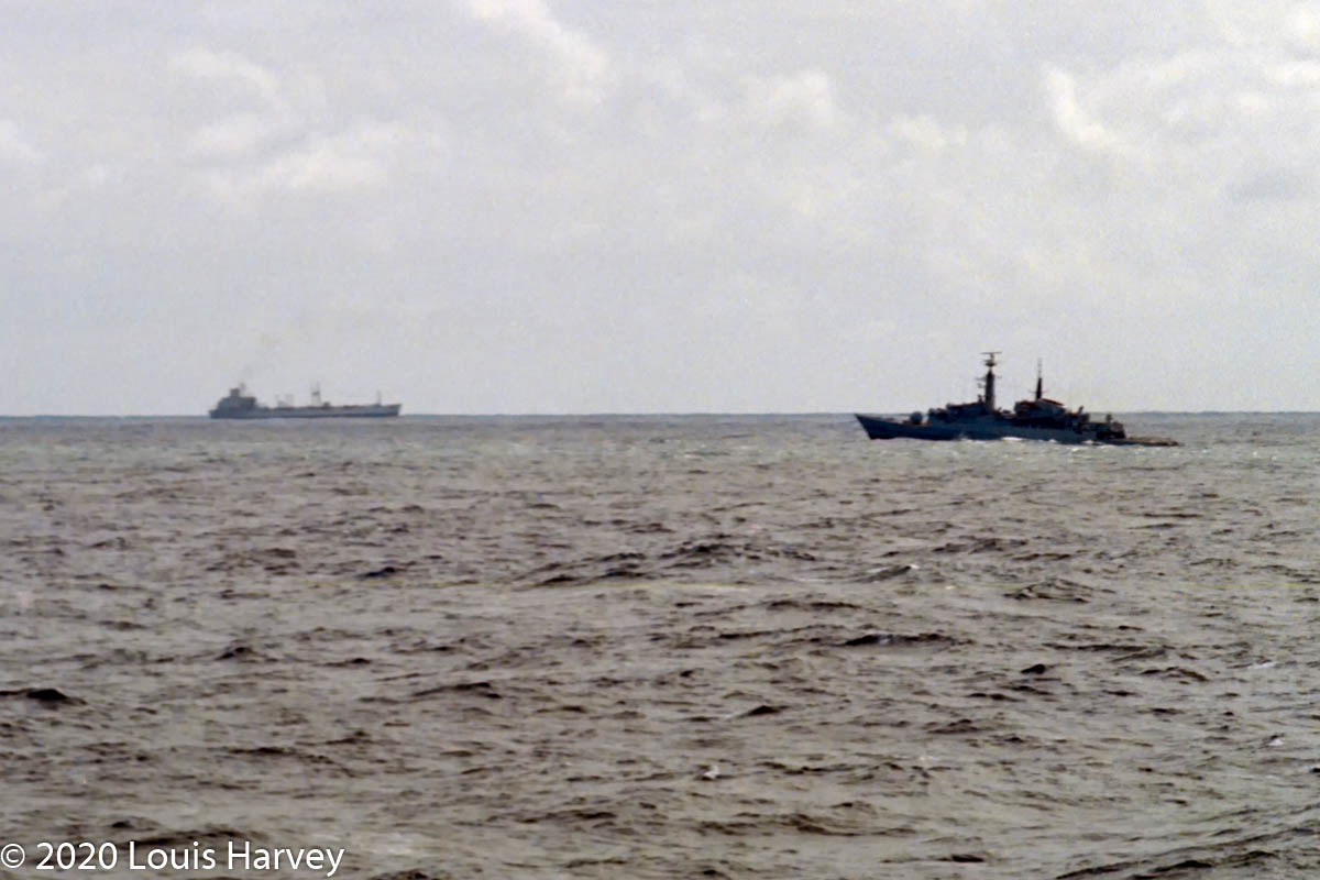 Type 21 Frigte and tanker