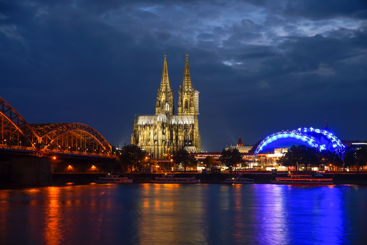 Köln by night