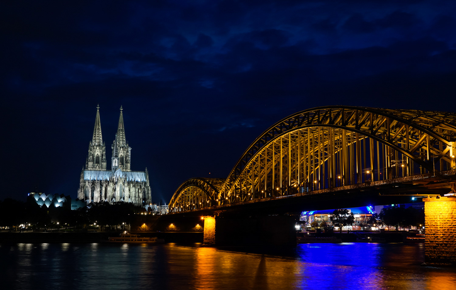 Köln by night