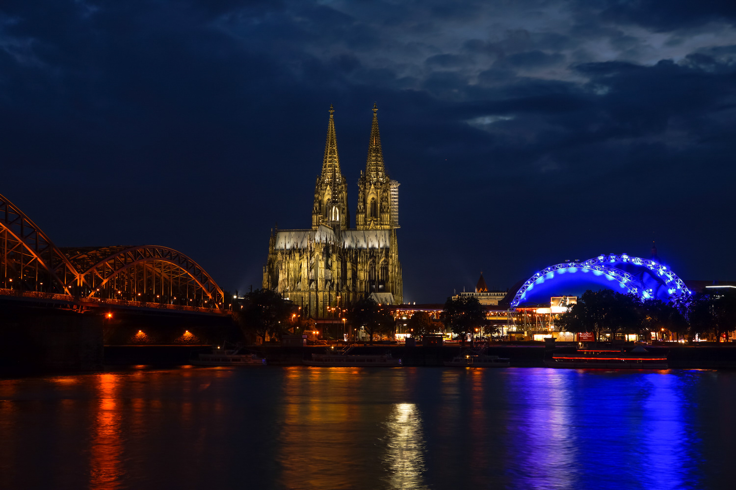 Köln by night