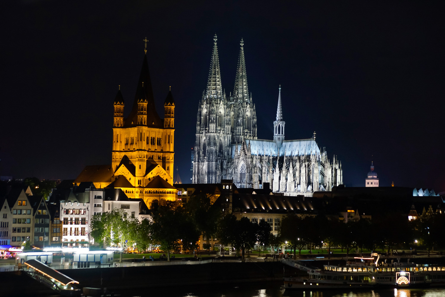 Köln by night