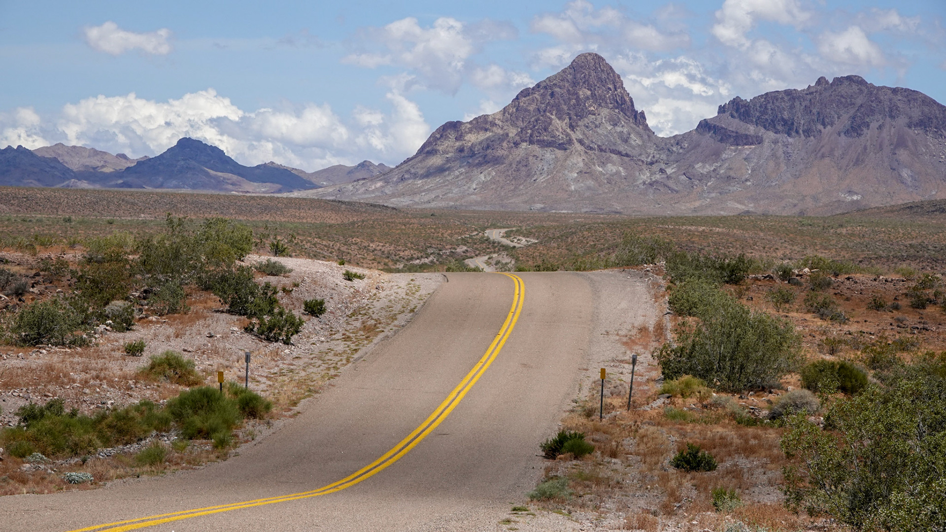 Route 66 Arizona toward Laughlin