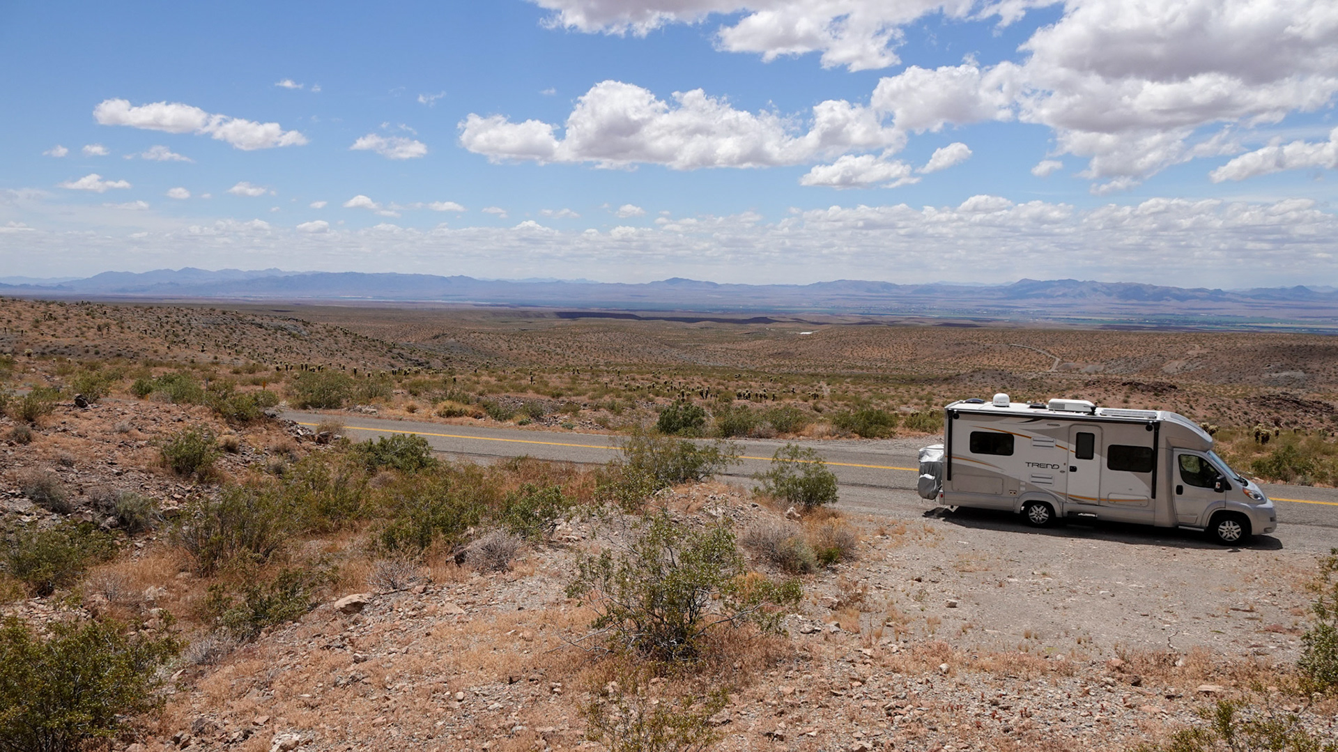 Route 66 Arizona toward Laughlin