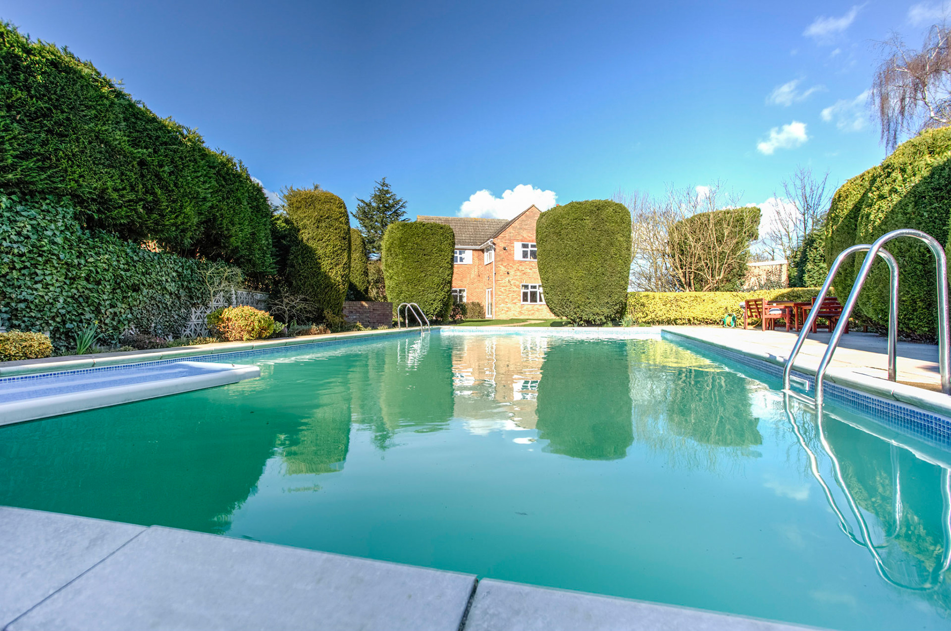 Country Hpuse with Pool