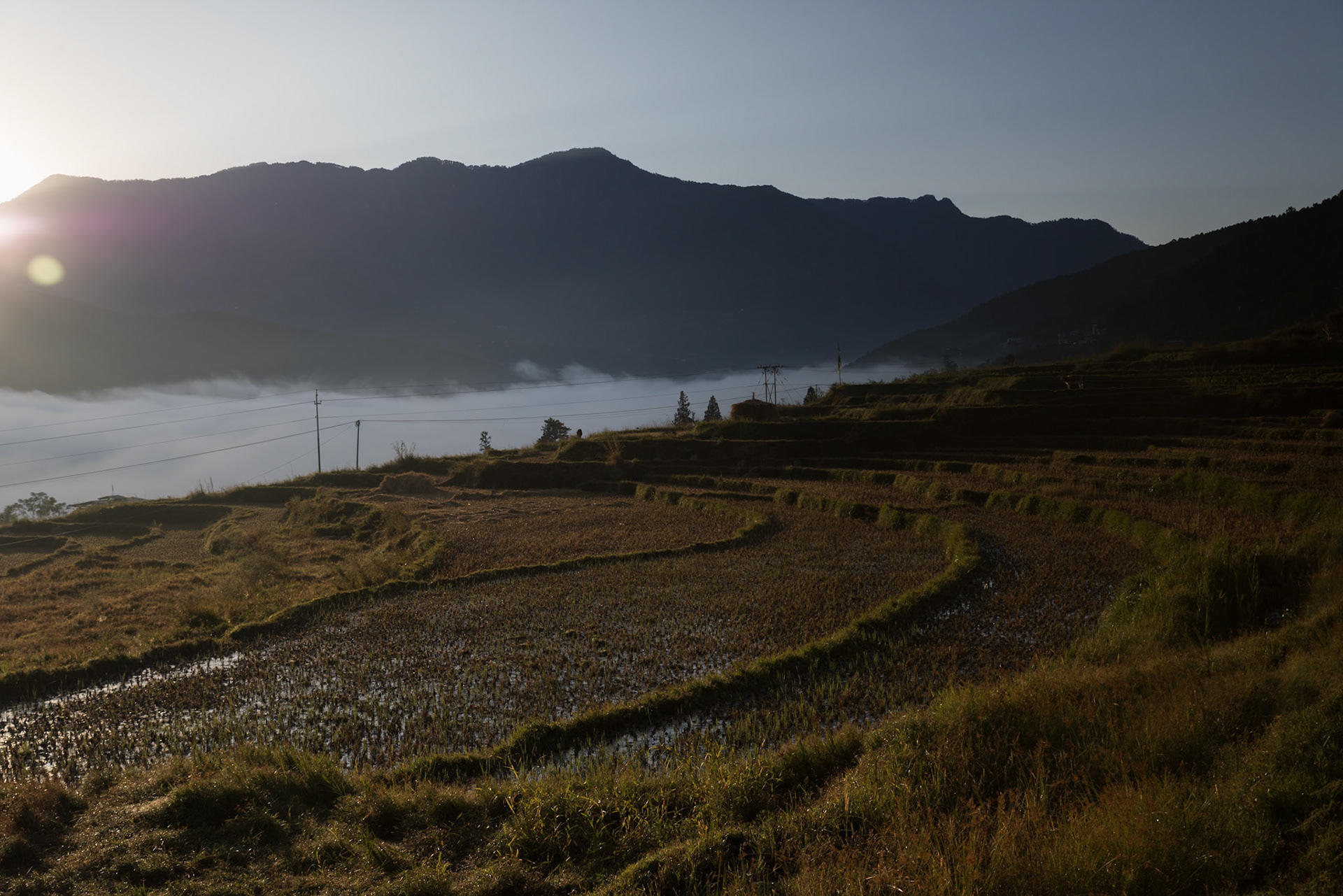 Východ slunce nad údolím