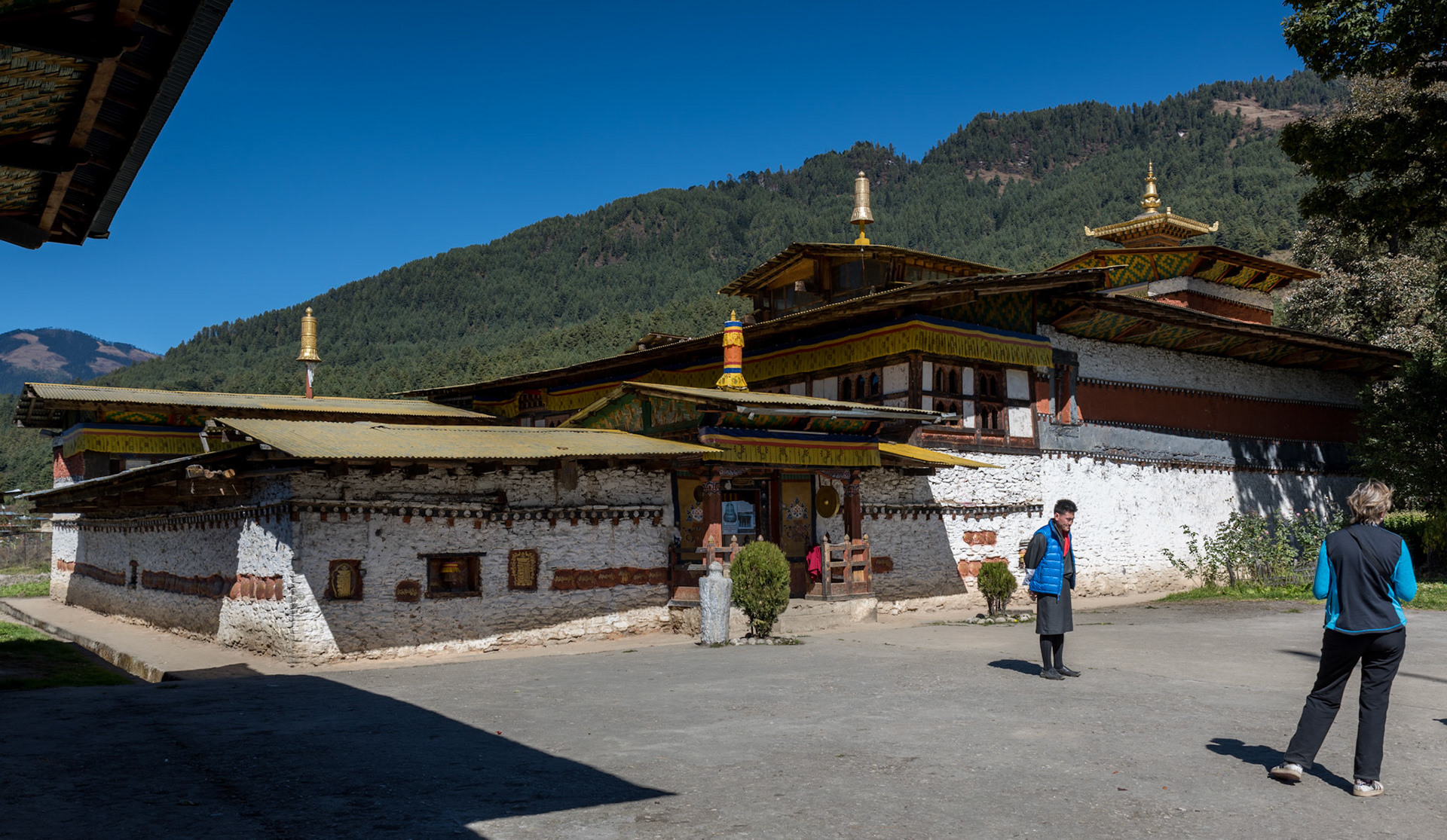 Klášter Koncho sum (tři Budhové)