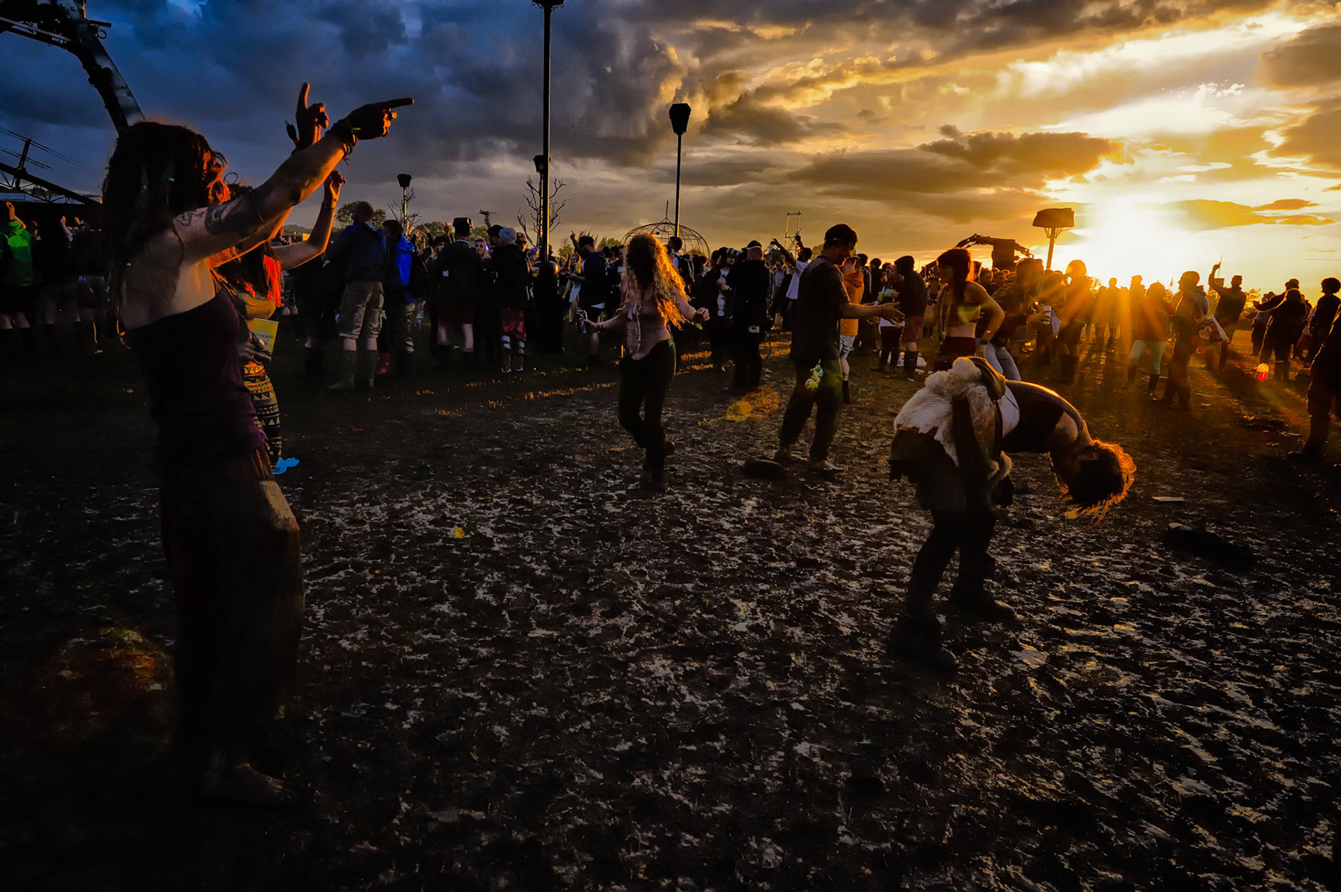 Pilton, UK, 27/06/2014 : Atmosphere at Glastonbury Festival. Dancing in the mud as the sun goes down at Arcadia. Picture by Julie Edwards