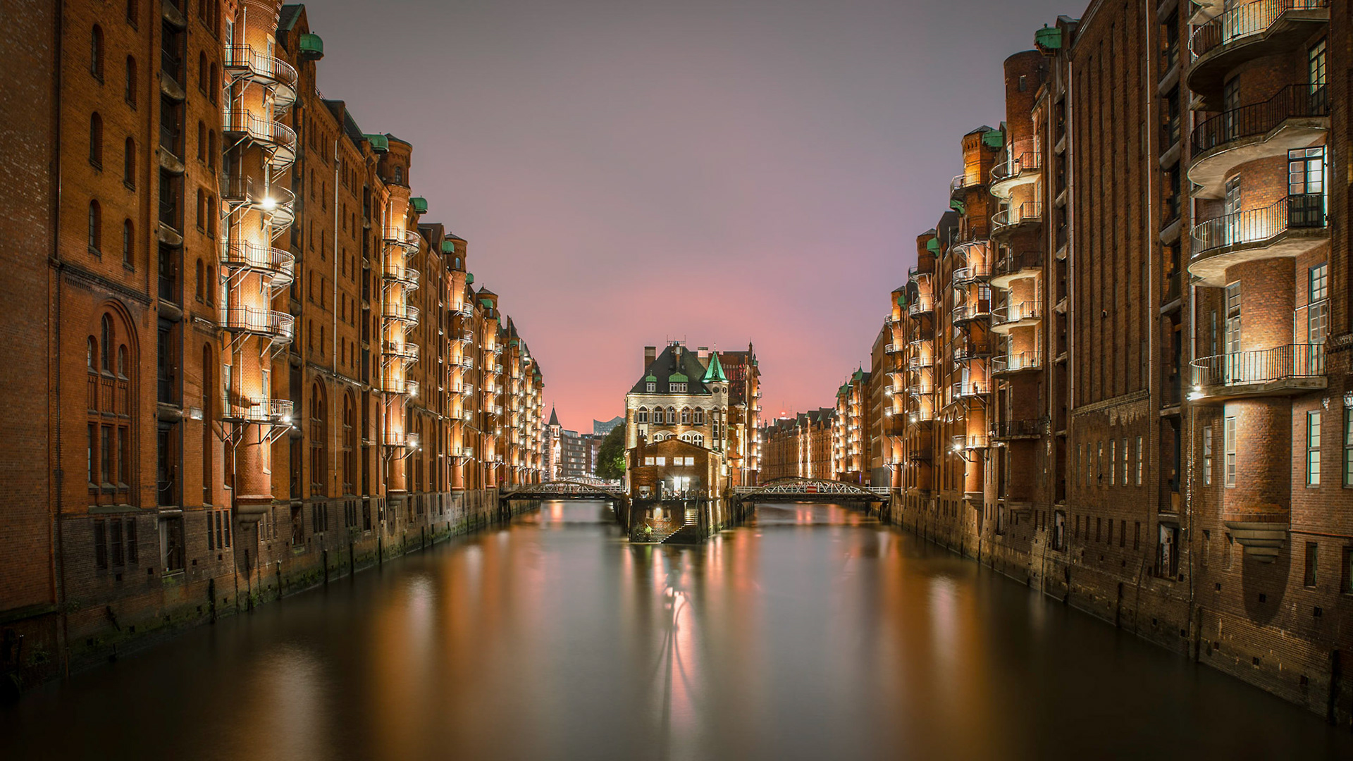 SPEICHERSTADT at SUNSET - Hamburg, Germany