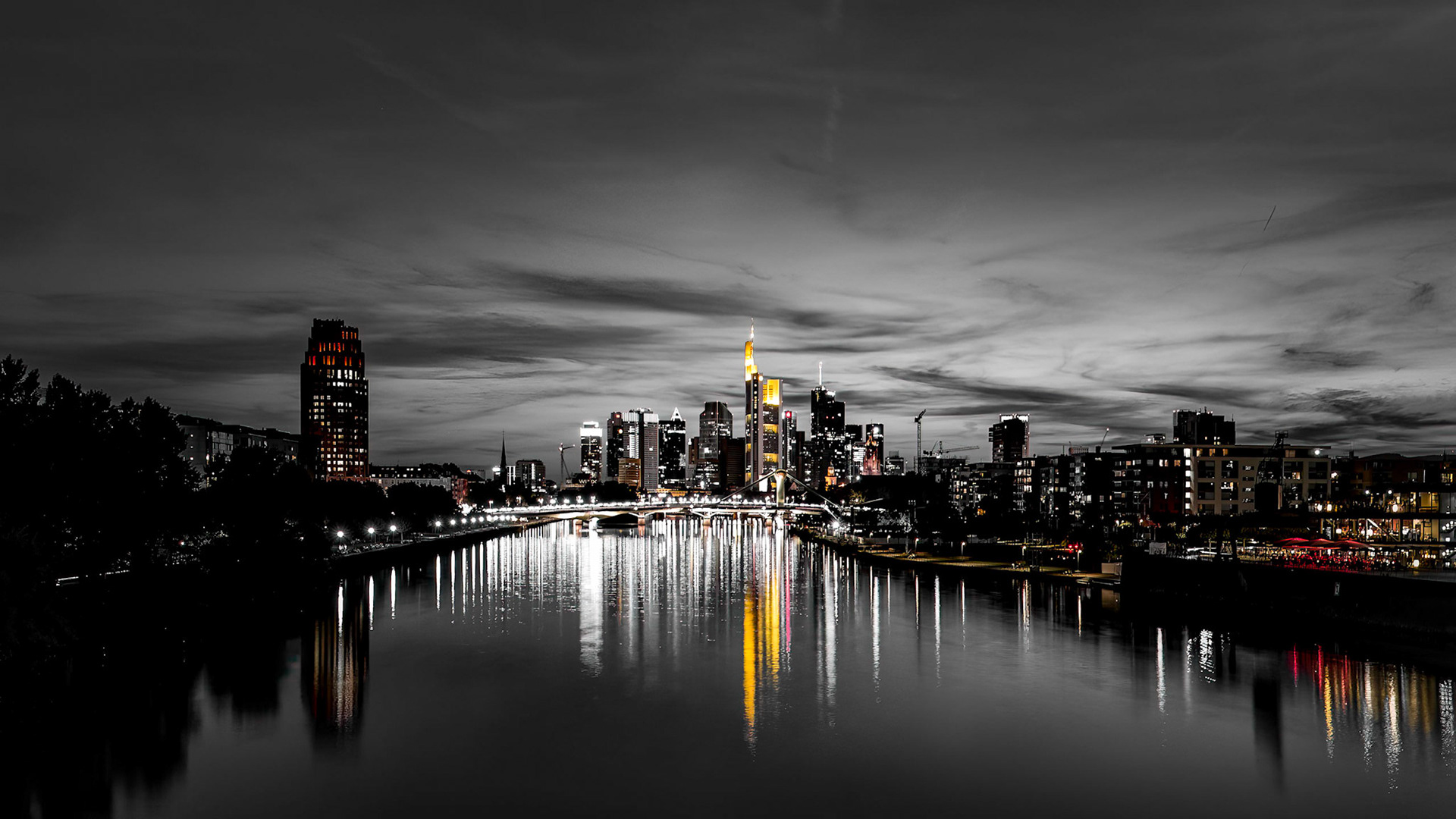 WARM GREY MAINHATTAN - Frankfurt, Germany