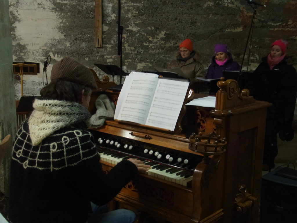 "Kveldúlfur" CONCERT, Hymnodia chamber choir, Sigurður Flosason saxophone, Harald Skullerud, percussions, Ulla Pirttijärvi , vocals, Eyþór Ingi Jónsson,harmonium.