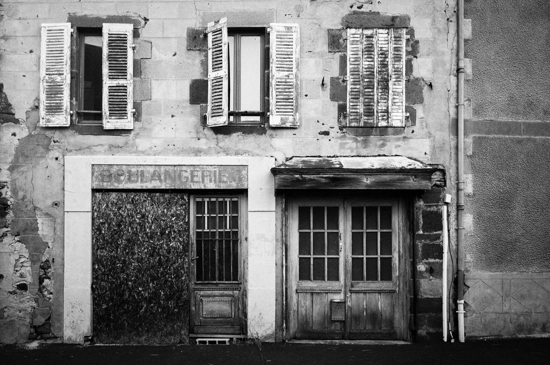 Fujifilm X100 | Ally - Dans le Cantal - Boulangerie abandonnée