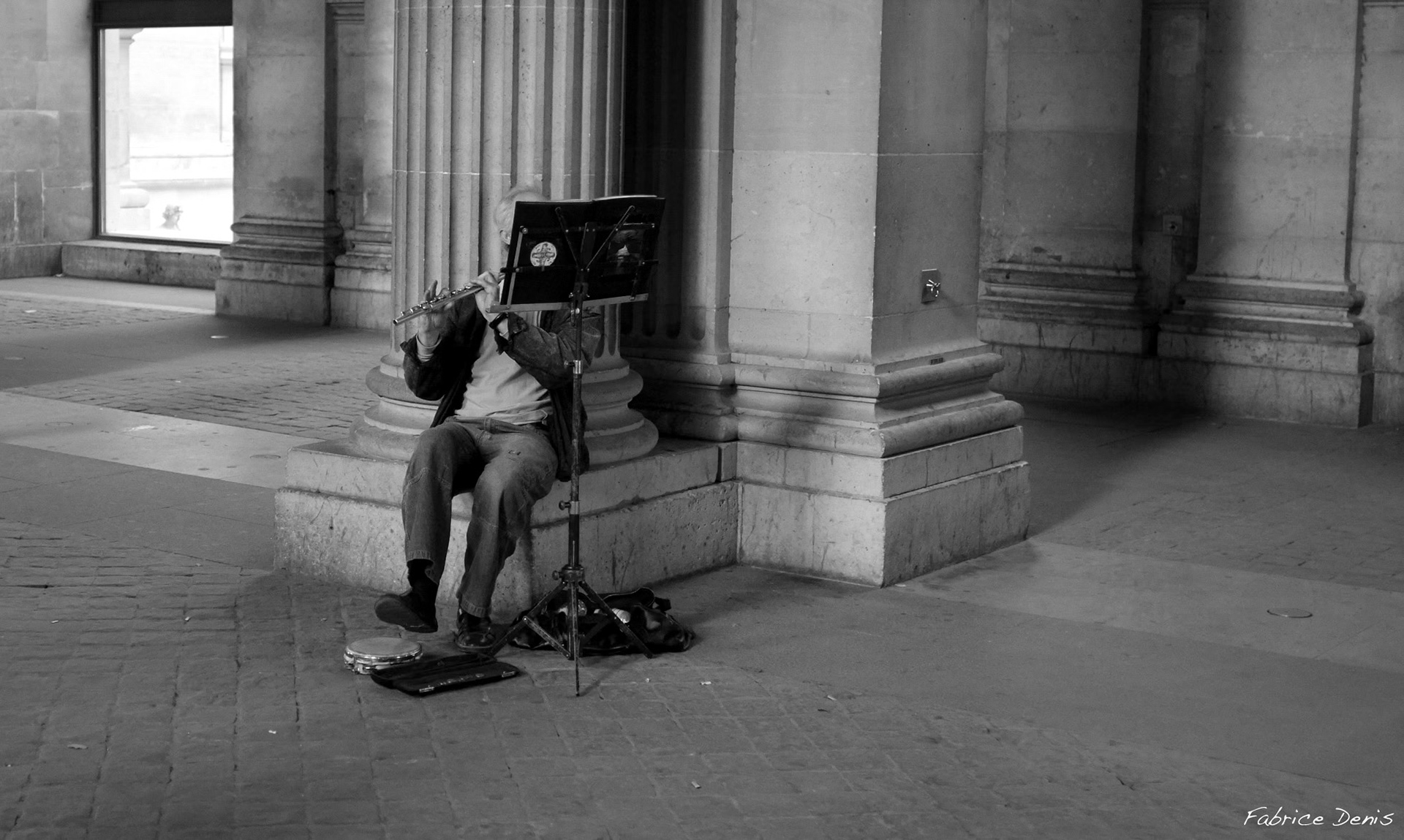 Fujifilm X100 | Paris - Flutiste au Passage du Musée du Louvre