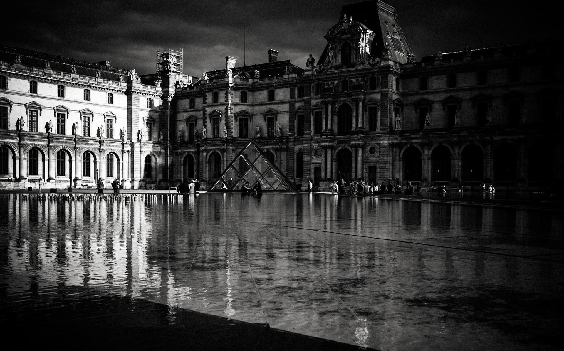 Fujifilm X100 | Paris - Musée du Louvre - La Cour