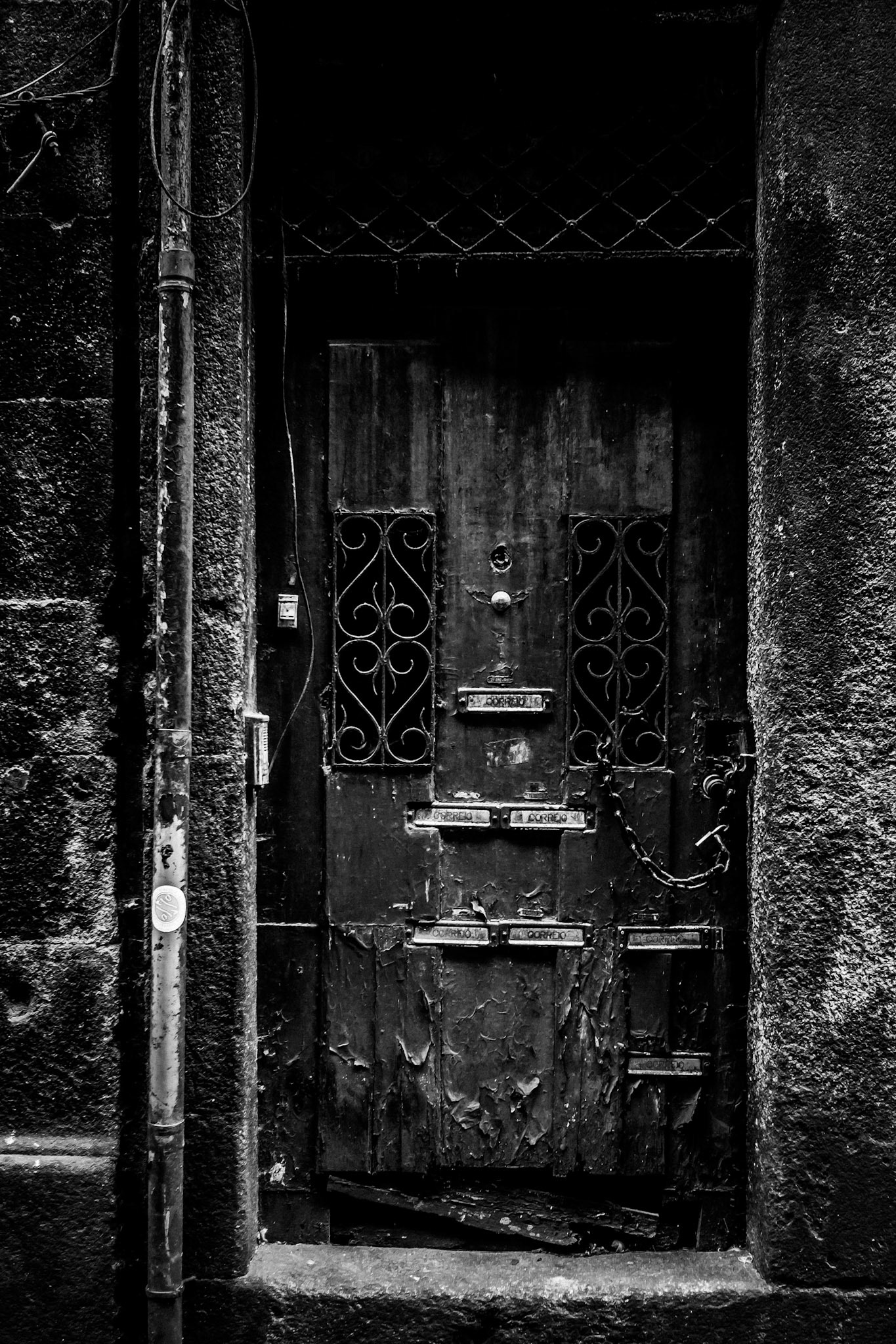 Fujifilm X-Pro1 | Porto - 7 boîtes aux lettres et 1 porte