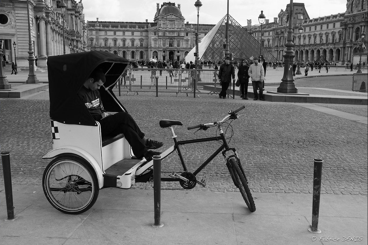 Fujifilm X100 | Paris - Pousse-Pousse au Louvre