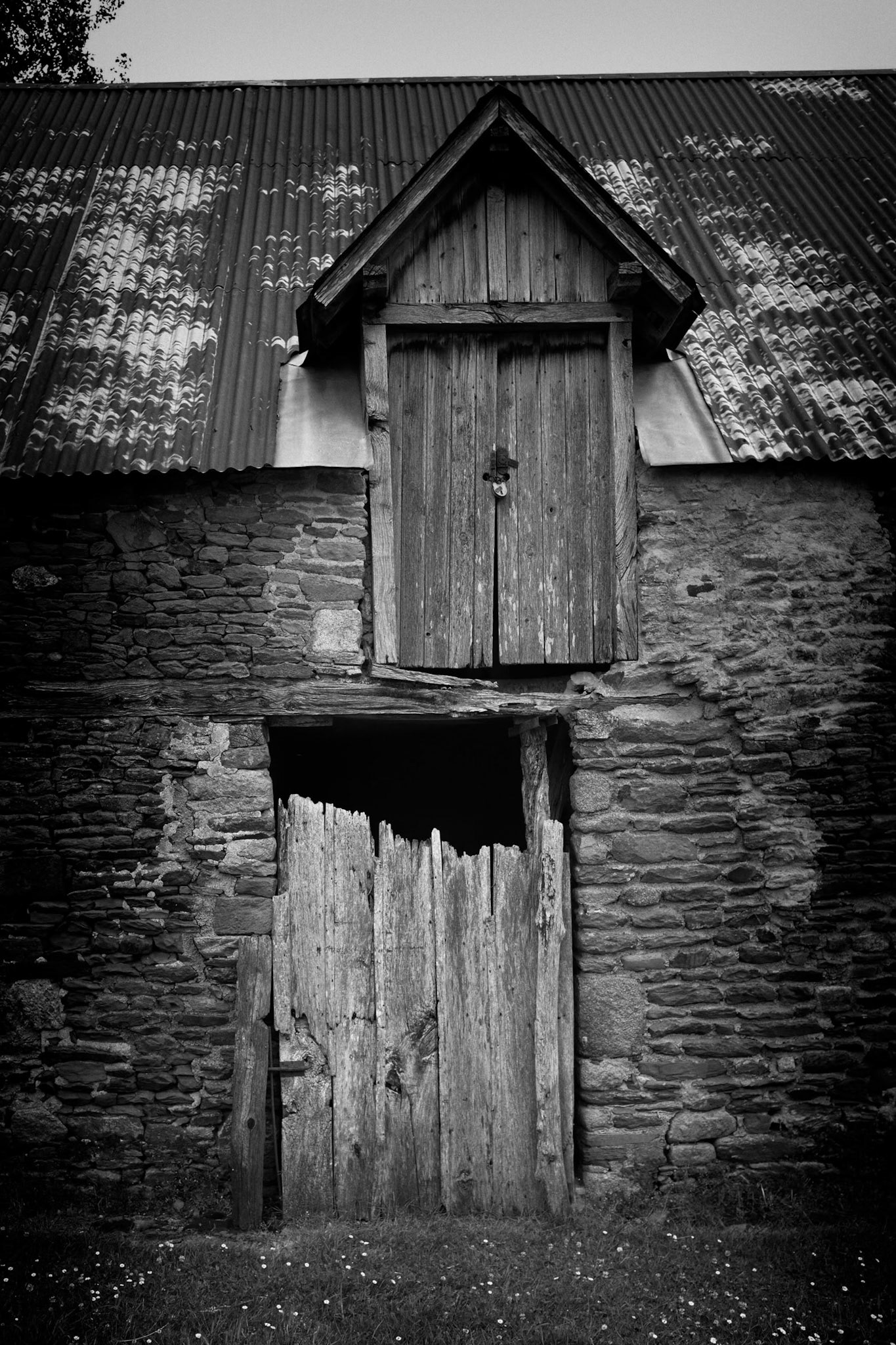 Fujifilm X100 | Le Mont-Saint-Michel - Porte d'un ancien bâtiment de Ferme