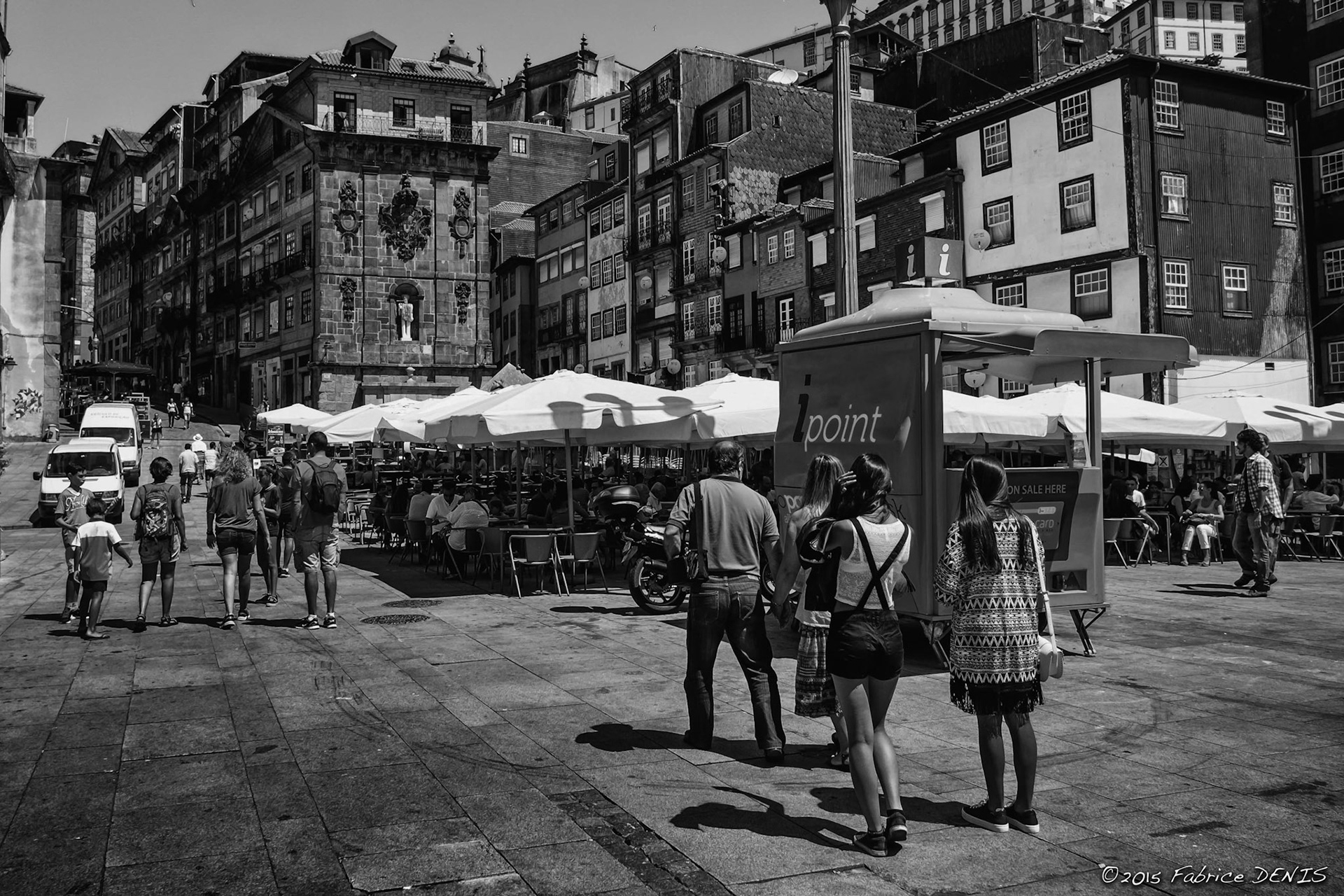 Fujifilm X-Pro1 | Praça da Ribeira est une place de Ribeira, le centre historique de Porto, au Portugal - Porto - Praça da Ribeira