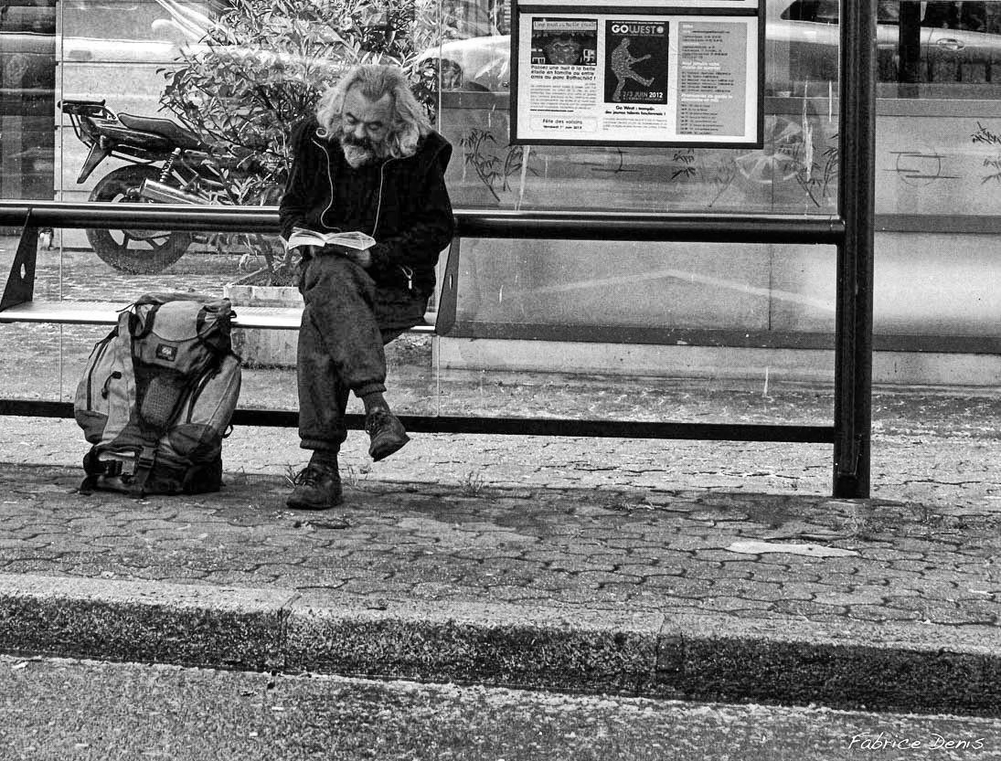 Fujifilm X100 | Paris - SDF - L'abribus