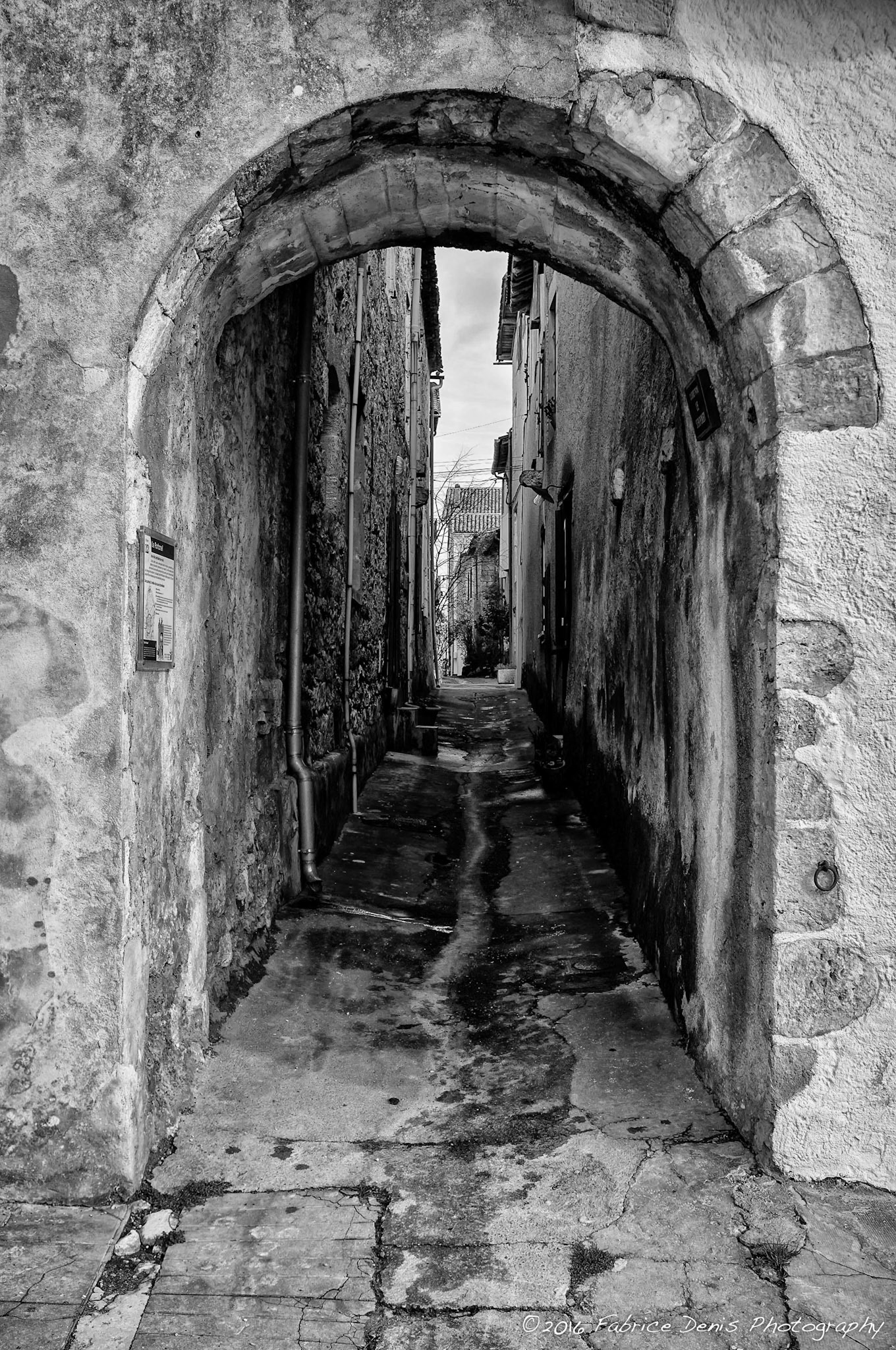 Fujifilm X100 | Bastide d'Eymet en Dordogne - Passage sous les remparts