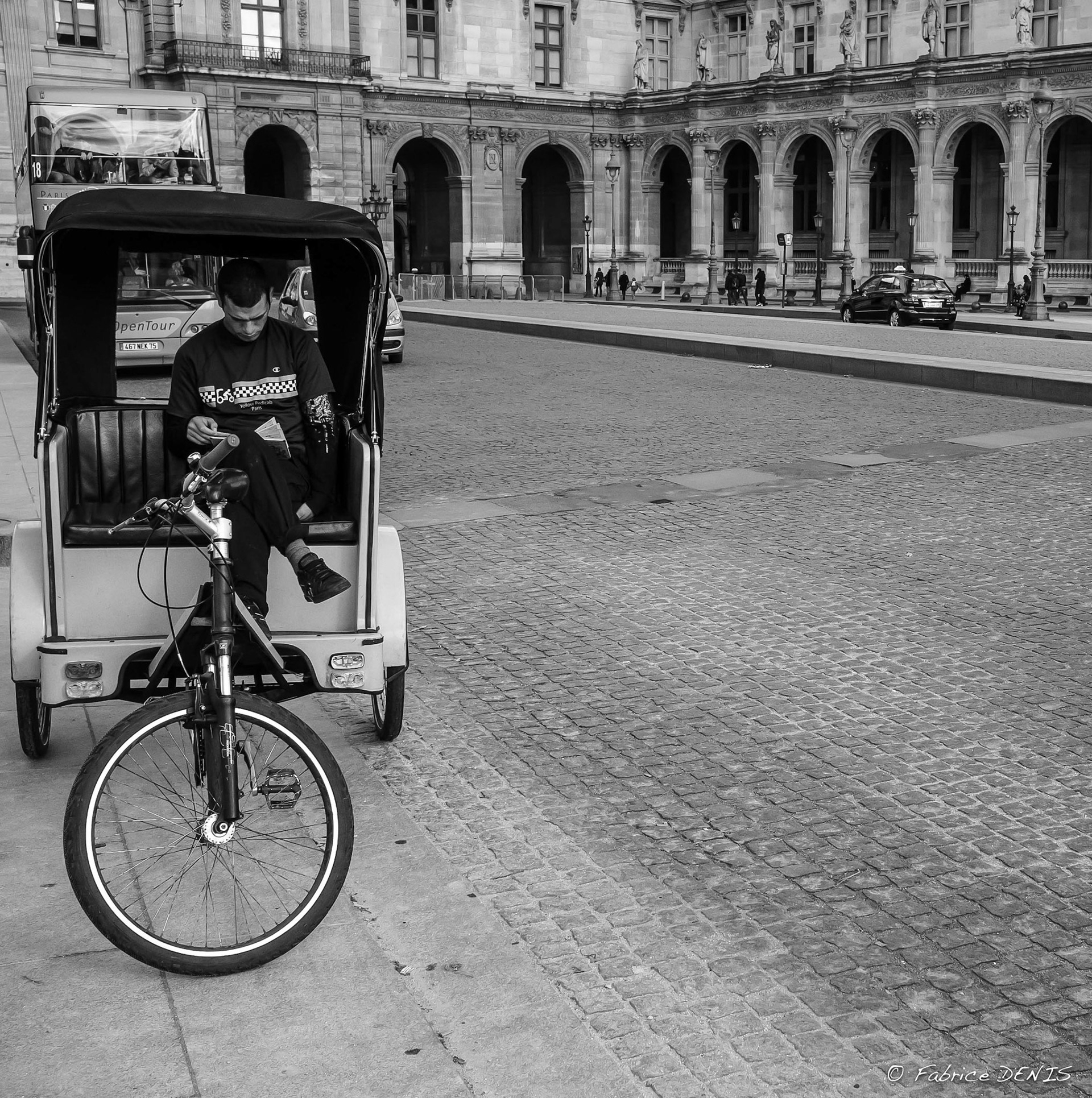 Fujifilm X100 | Paris - Pousse-Pousse au Louvre